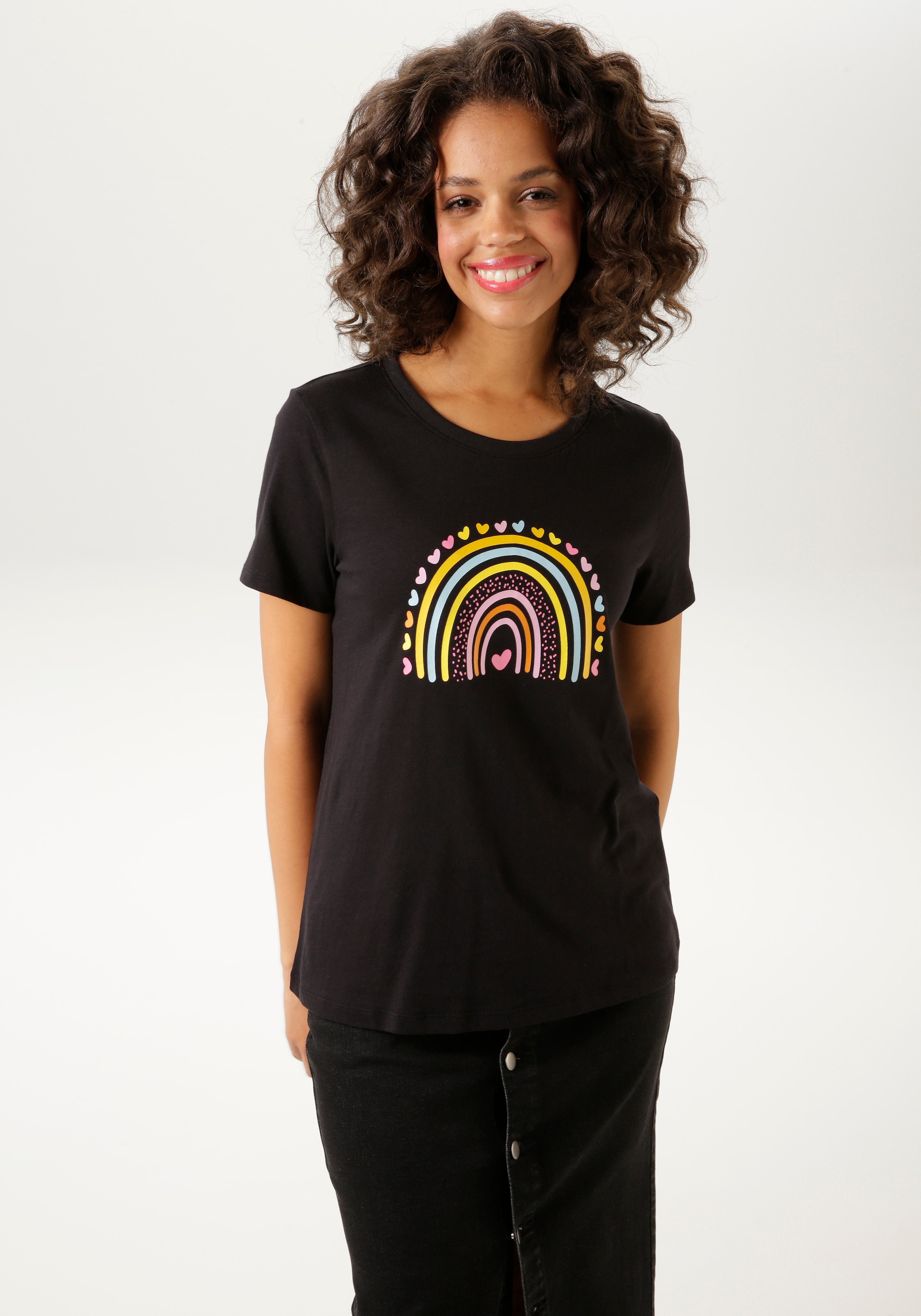 CASUAL Frondruck und bunten bestellen T-Shirt, für KOLLEKTION mit | Bögen Aniston BAUR NEUE Herzchen -