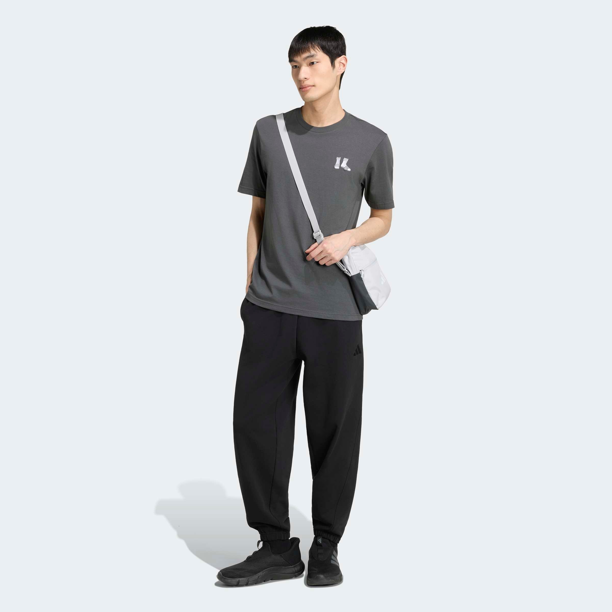 adidas Sportswear T-Shirt »M EMB SLIDES T« mit Rundhalsausschnitt, ohne Verschluss, sportlicher Stil
