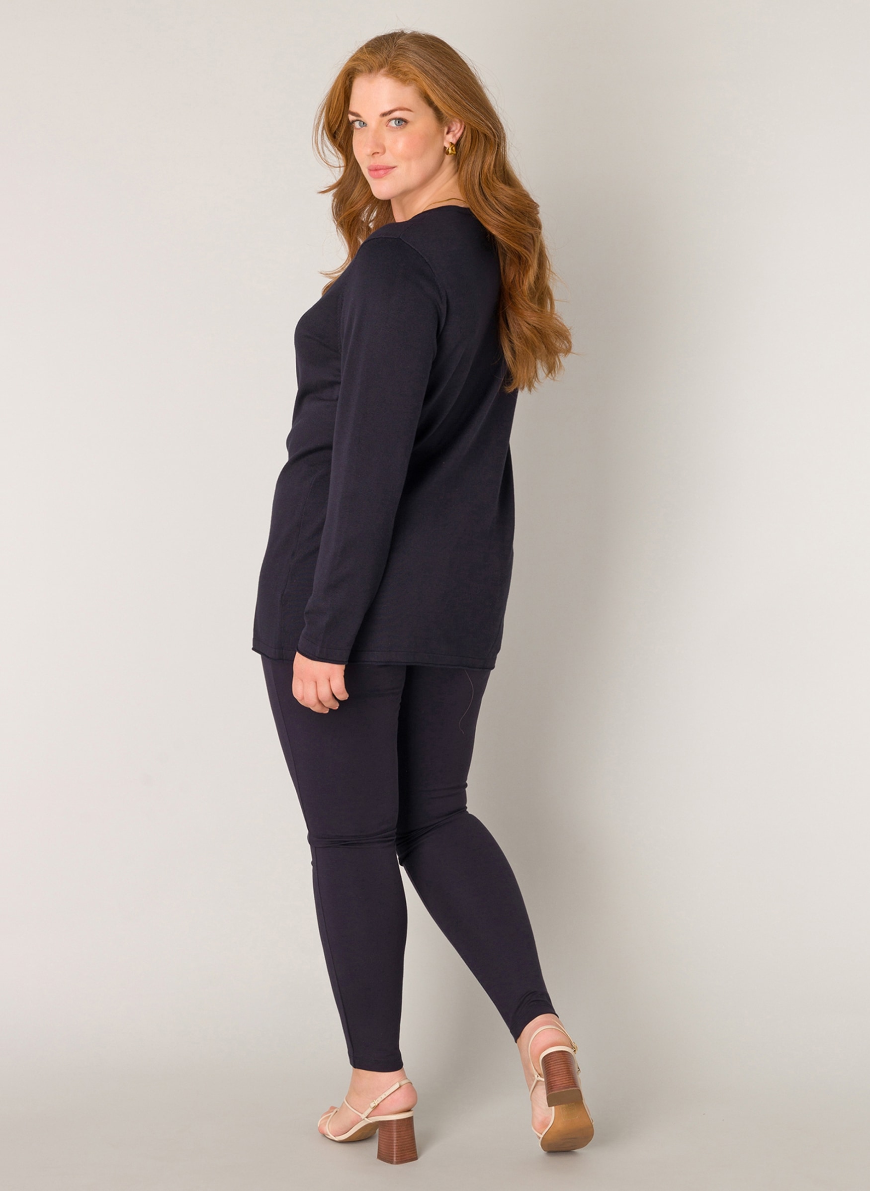 Base Level Curvy V-Ausschnitt-Pullover, mit V-Ausschnitt