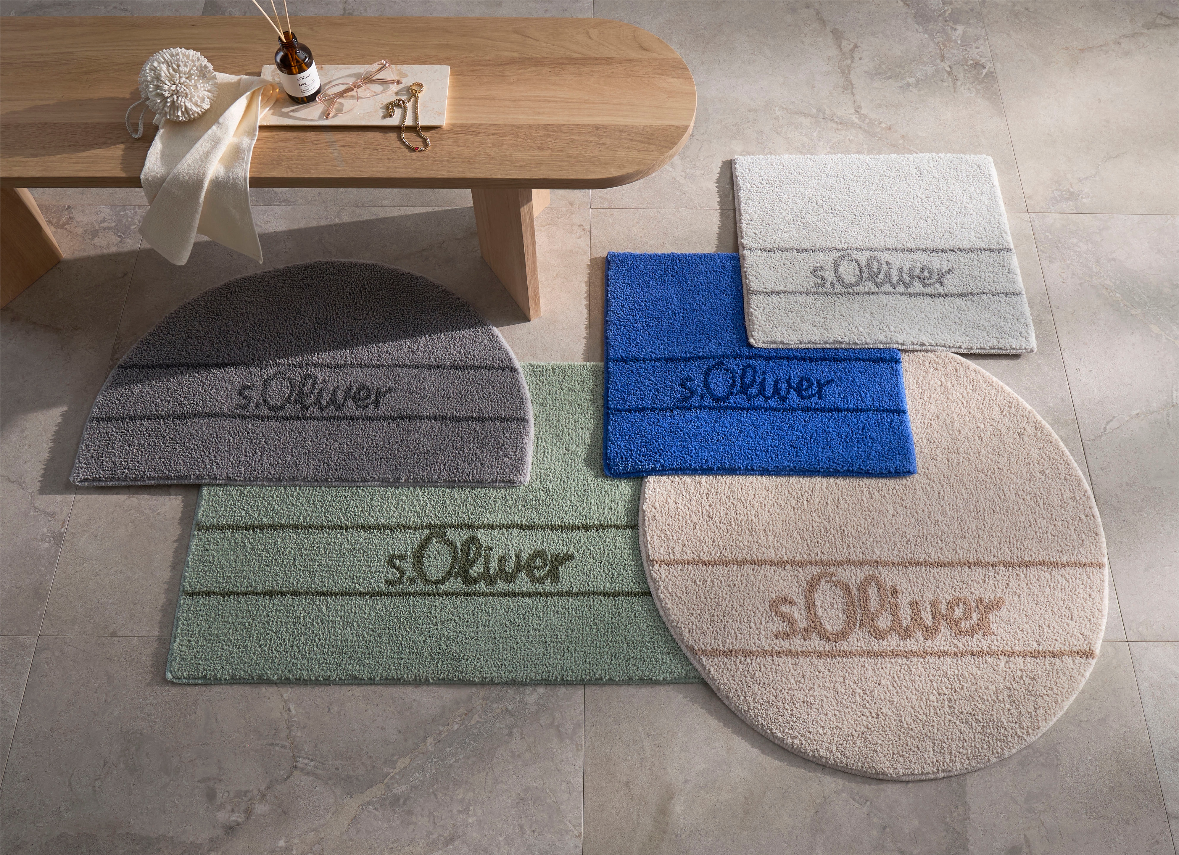 s.Oliver "Allie, Badvorleger, Badezimmer Teppich, Duschvorleger" Höhe 10 mm rutschhemmend beschichtet schnell trocknend strapazierfähig Badteppich, weiche Haptik, unifarben mit s.Oliver Schriftzug