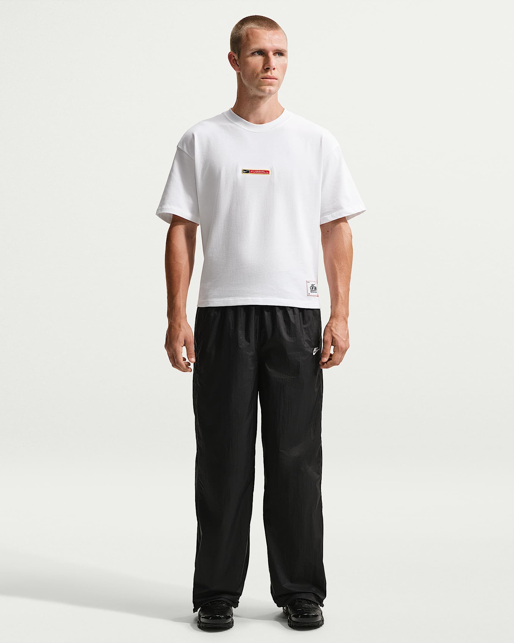 Nike Sportswear T-Shirt »M NSW TEE LSE BOXY FUSSBALL« aus Baumwolle, in den Größen XS bis 4XL