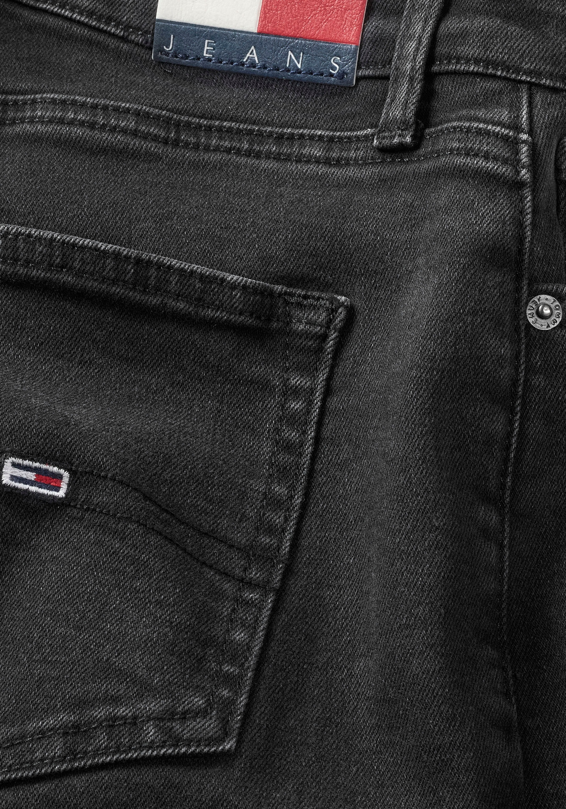 Tommy Jeans Skinny-fit-Jeans »Jeans SYLVIA HR SSKN CG4«, mit Logobadge und Labelflags