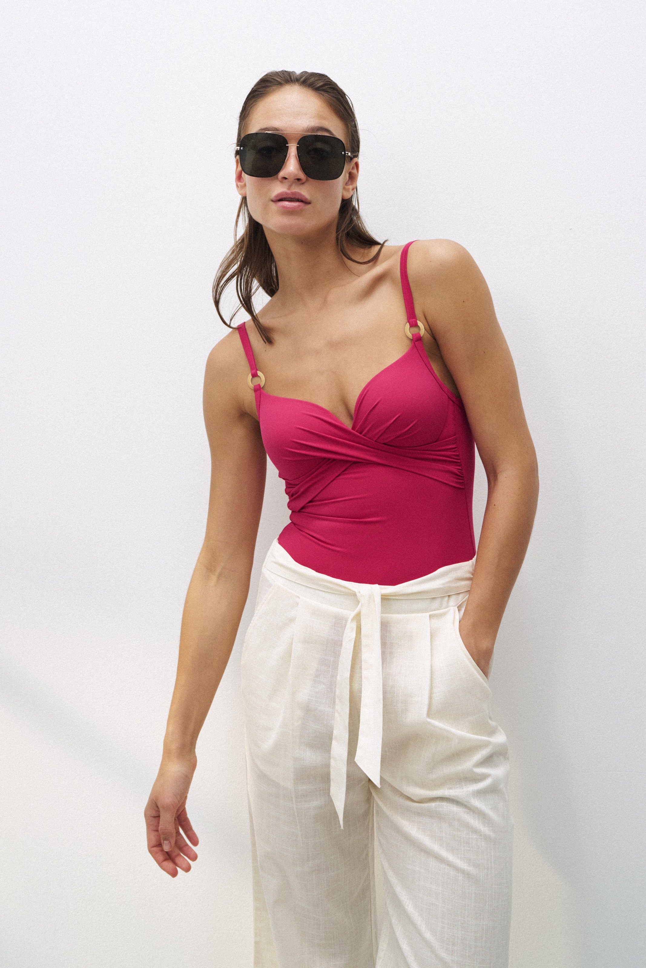 Thumbnail - Triumph Badeanzug "Summer Twist" schnelltrocknende Cups, Raffung vorne