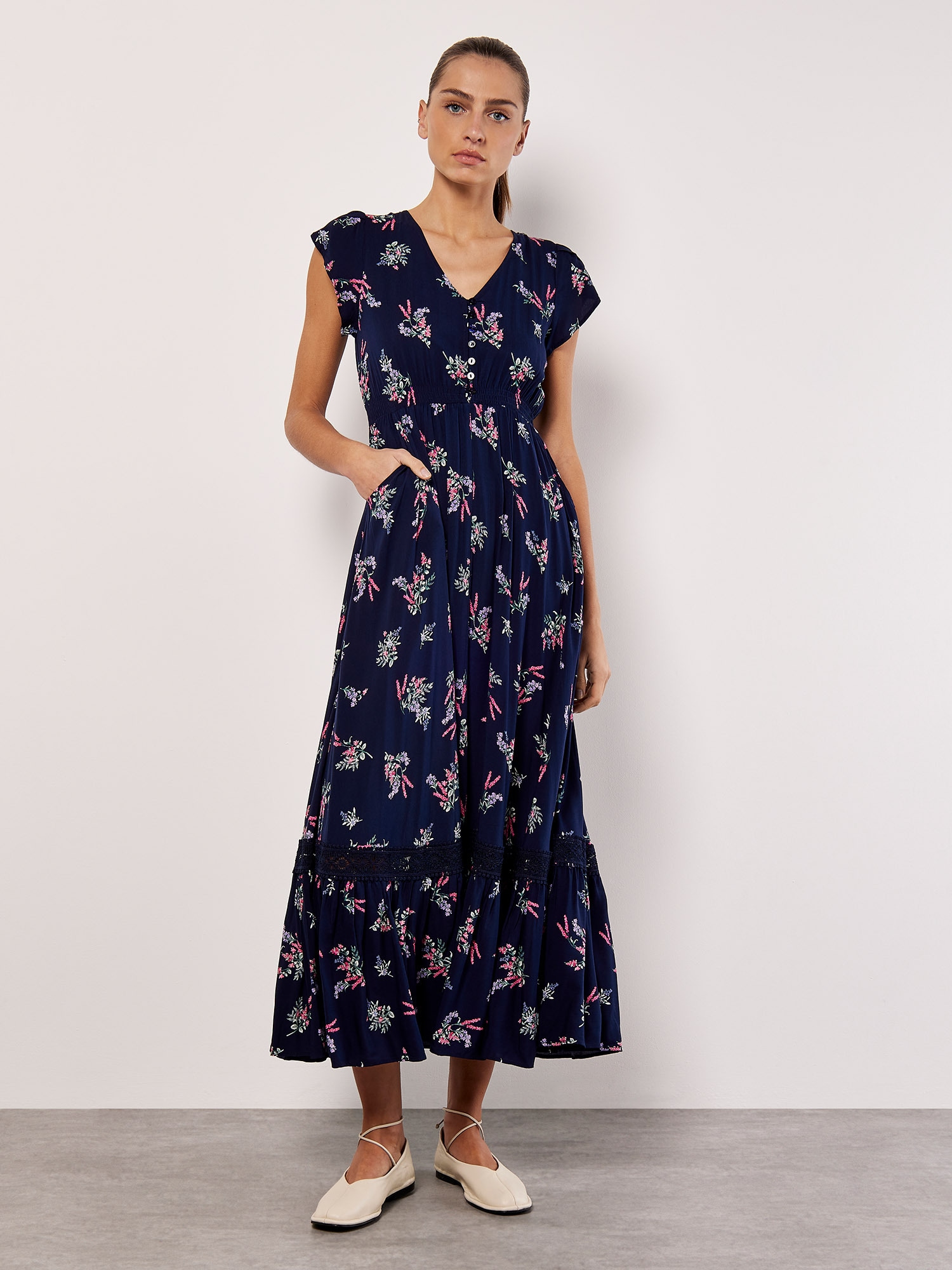 Apricot Maxikleid "Maxi-Sommerkleid" mit bestickter Bordüre