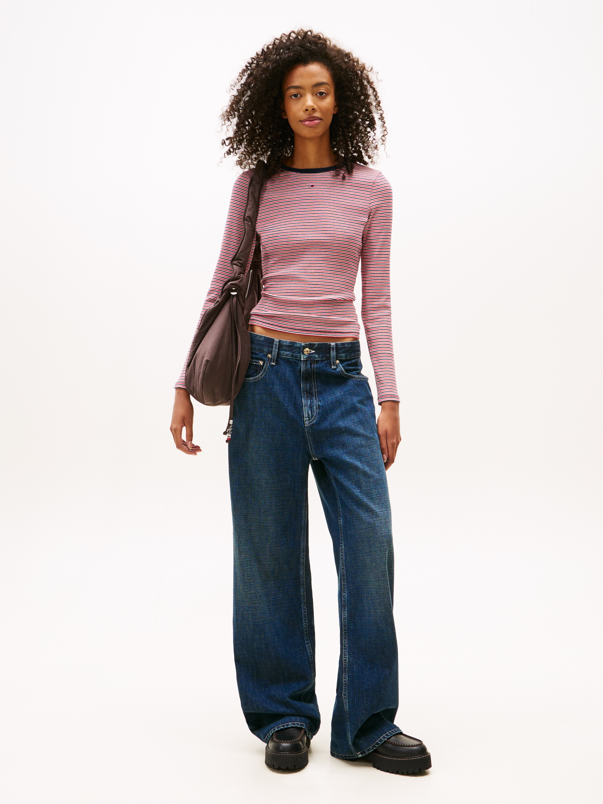 Tommy Jeans Langarmshirt »TJW SLIM ESSENTIAL RIB LS« mit Logostickerei