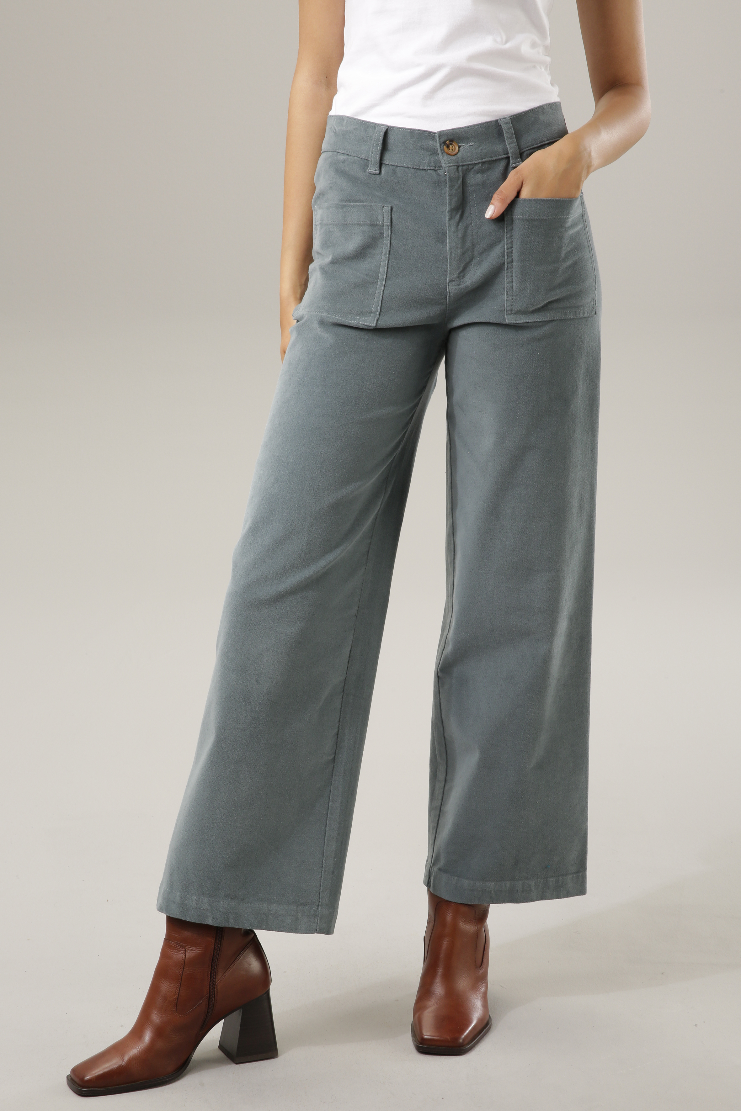 Cordhose, in angesagter Hight-waist-Form