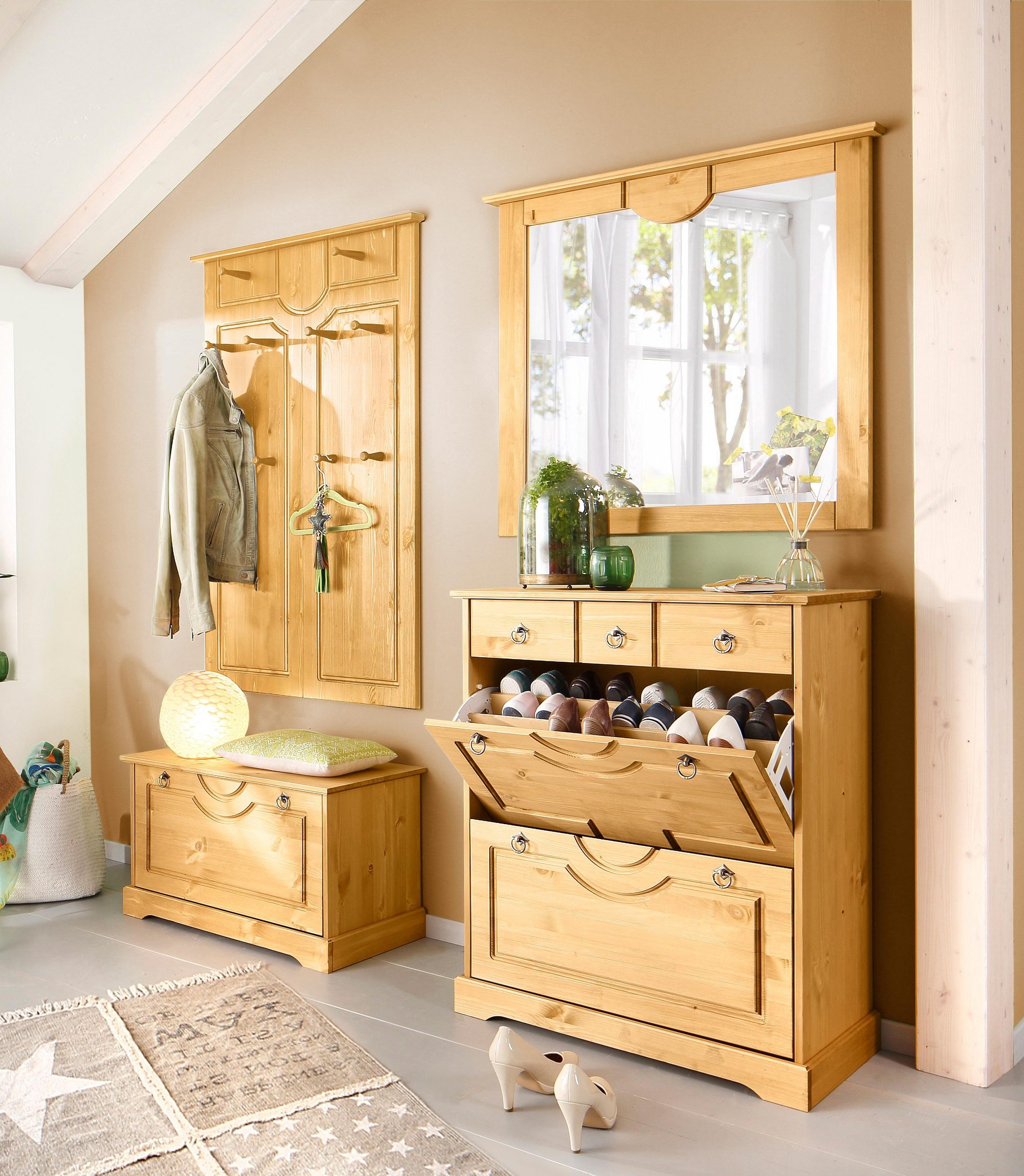 Home affaire Garderobenspiegel »Klera«, Rahmen aus massiver Kiefer, FSC®, Breite 81 cm