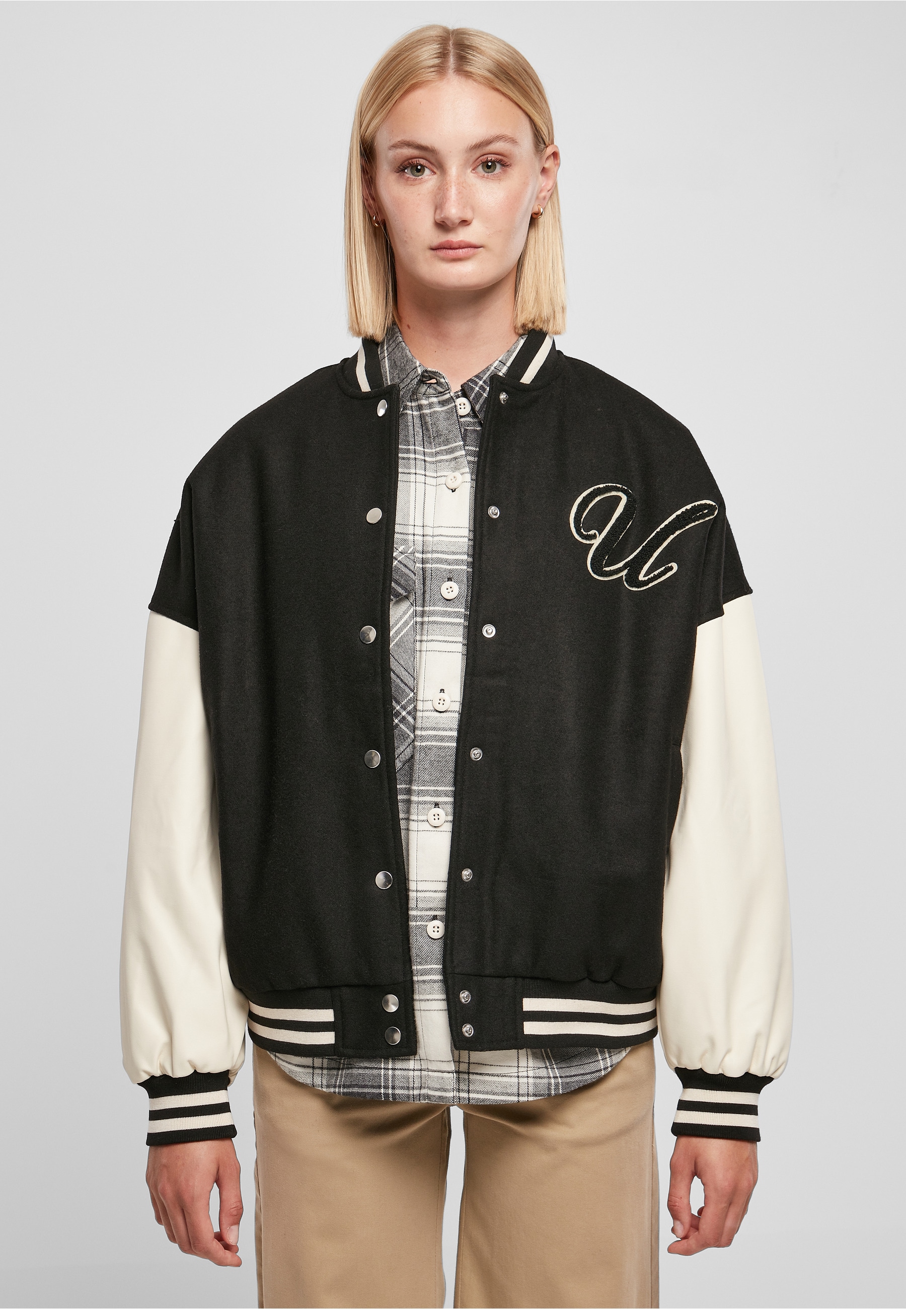 URBAN CLASSICS Collegejacke »Urban Classics Damen Ladies Oversized Big U College Jacket« 1 Stk. tlg. ohne Kapuze