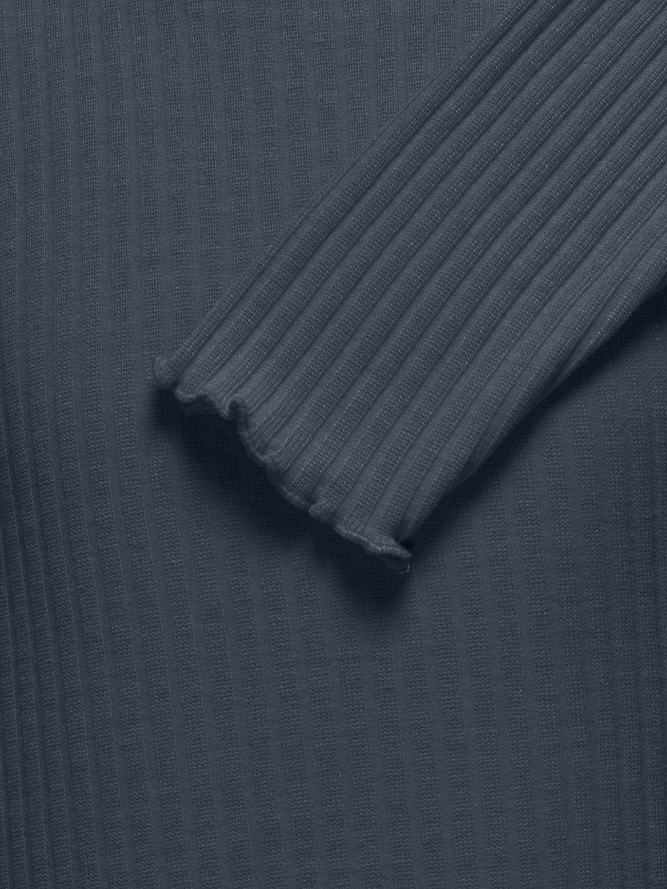 Thumbnail - KIDS ONLY Langarmshirt "KOGNELLA L/S O-NECK TOP JRS NOOS" in kurzer Form und mit süßen Wellenkanten am Saum