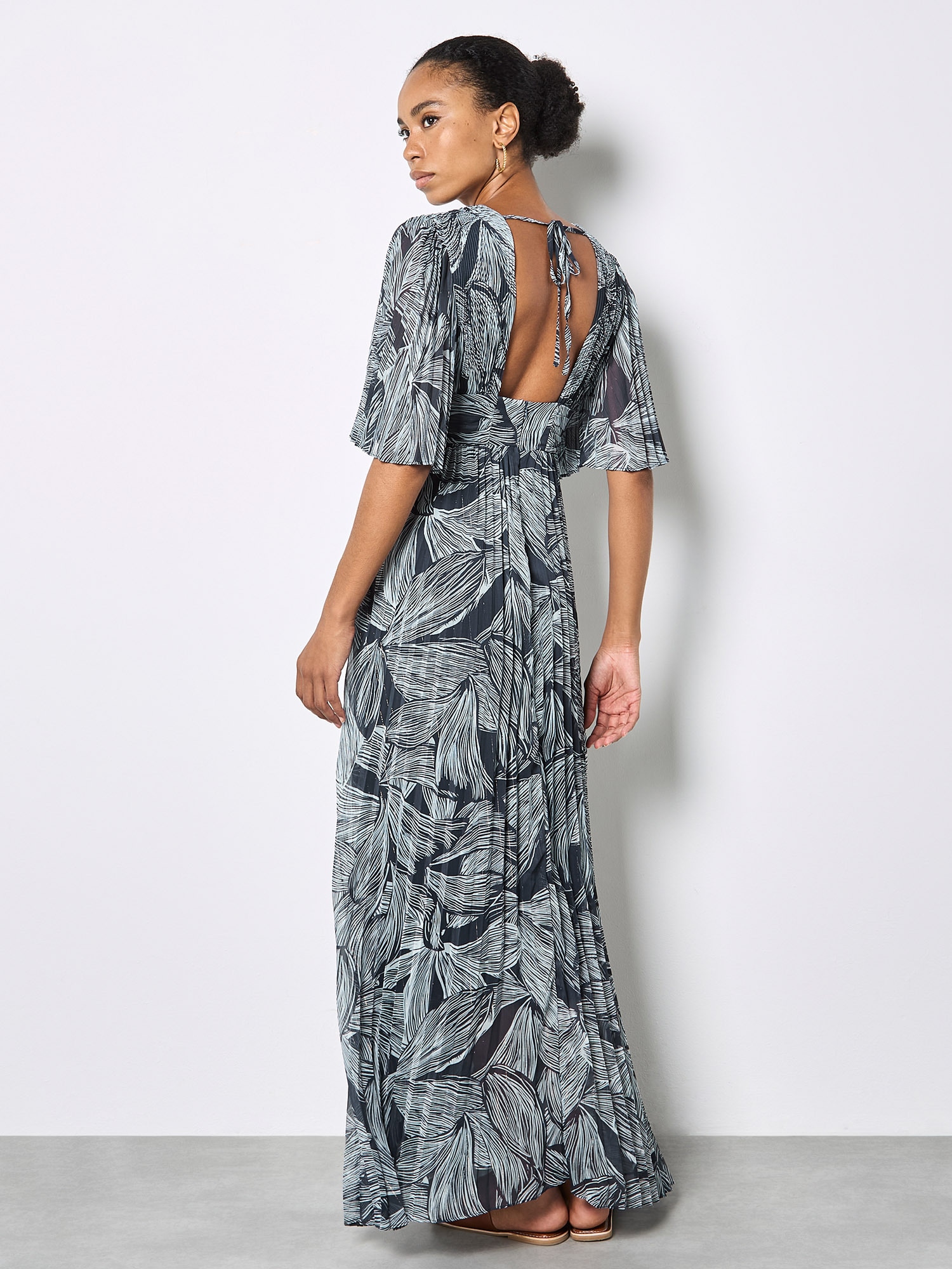 Apricot Maxikleid »Maxikleid« mit Blumenmuster und Metallfaden