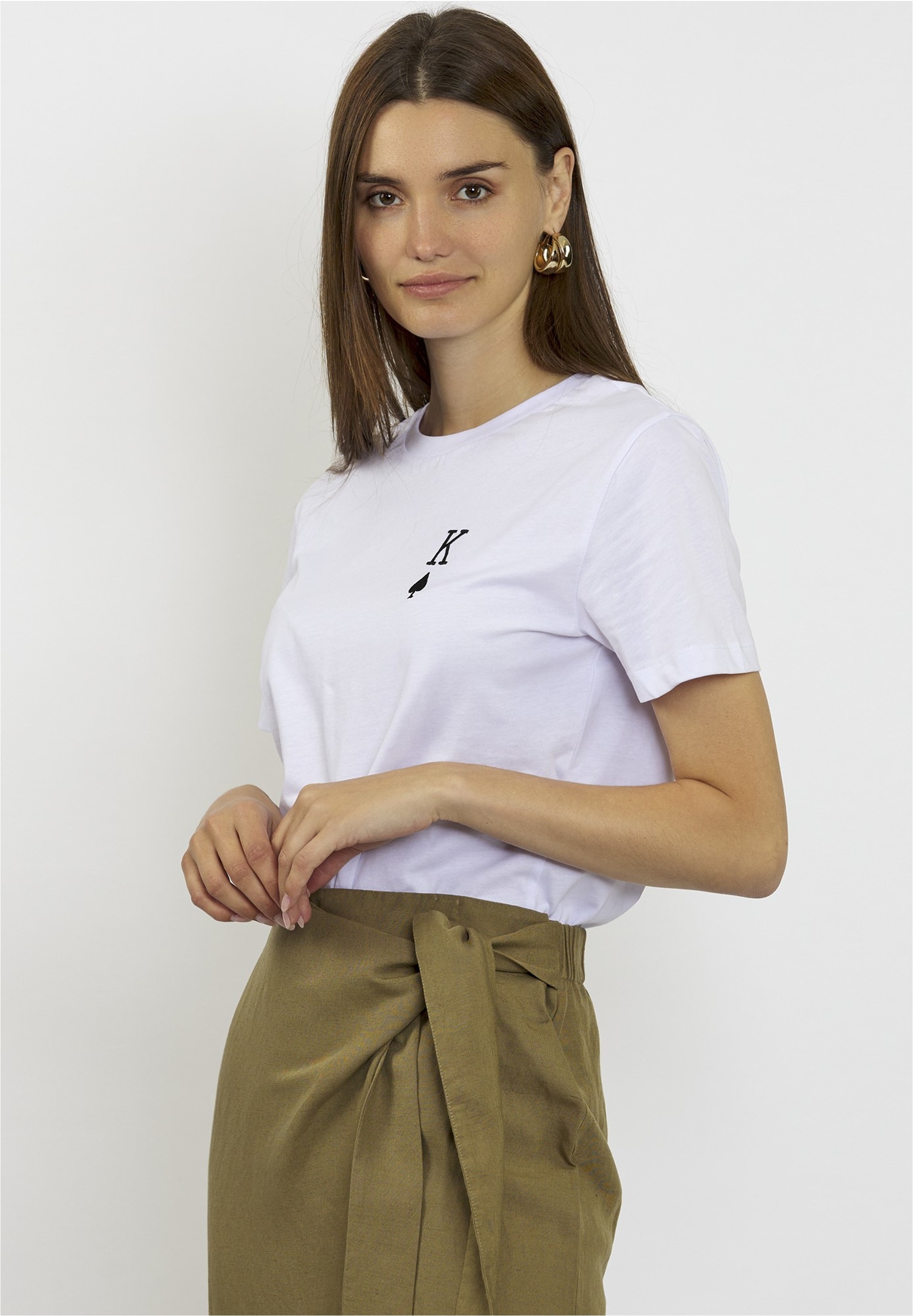 freshlions T-Shirt »Embroidere«, (1 tlg.), mit kleiner Stickerei auf der Brust
