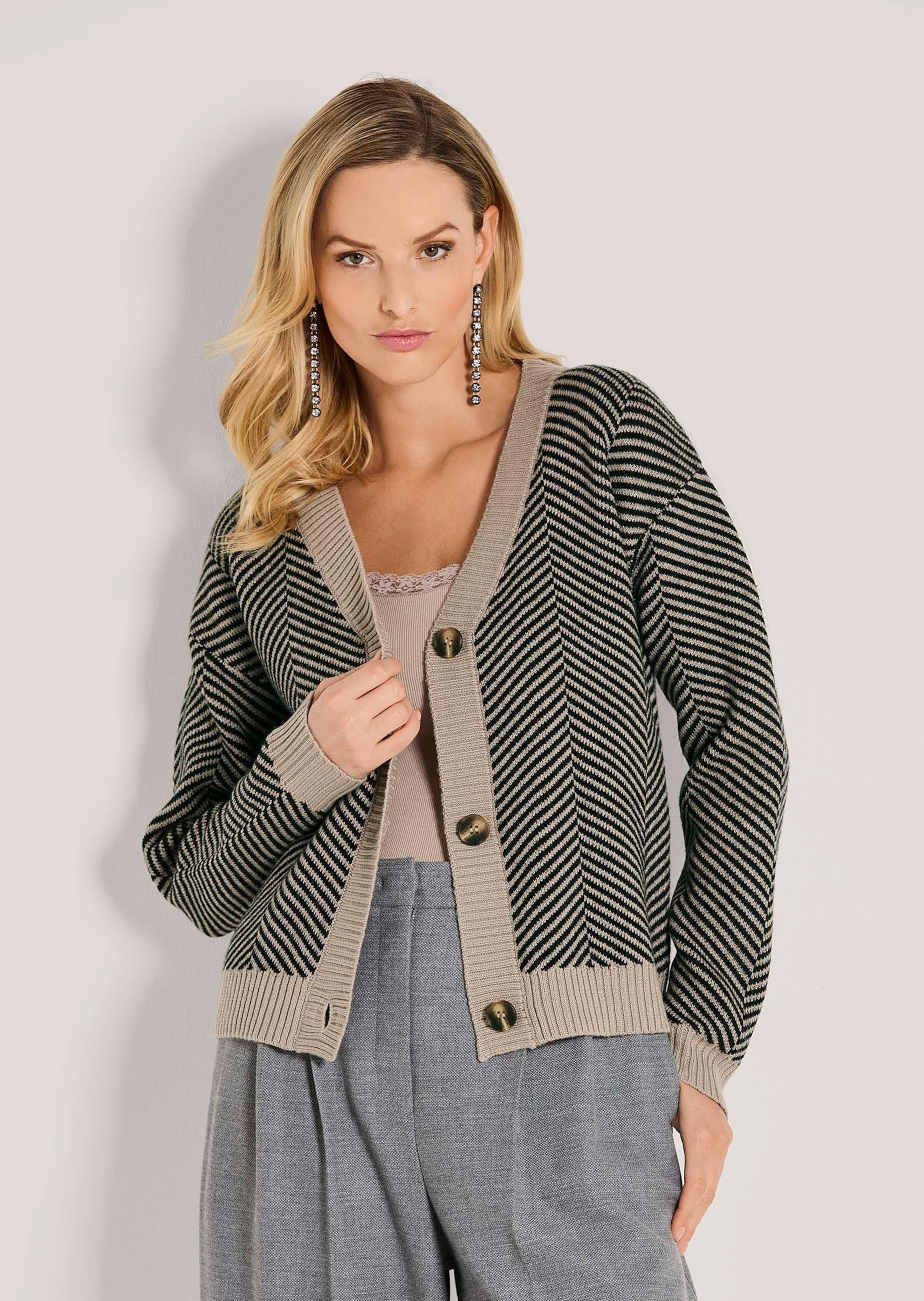 Thumbnail - MADELEINE Strickjacke "Strickjacke Cardigan aus Schurwolle mit V-Ausschnitt" Strickjacke mit Jacquardmuster