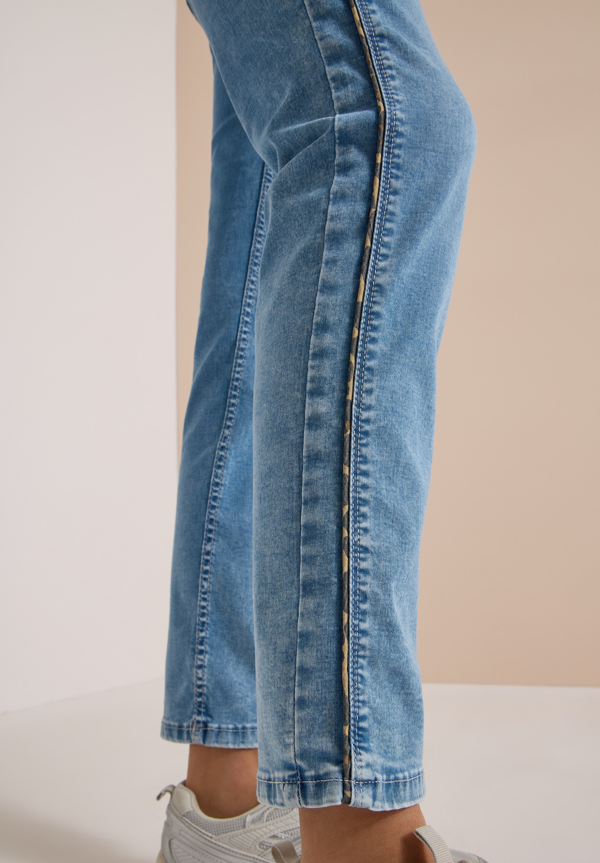 Cecil Straight-Jeans »Style Scarlett Straight« mit Leo-Pipings / Streifen