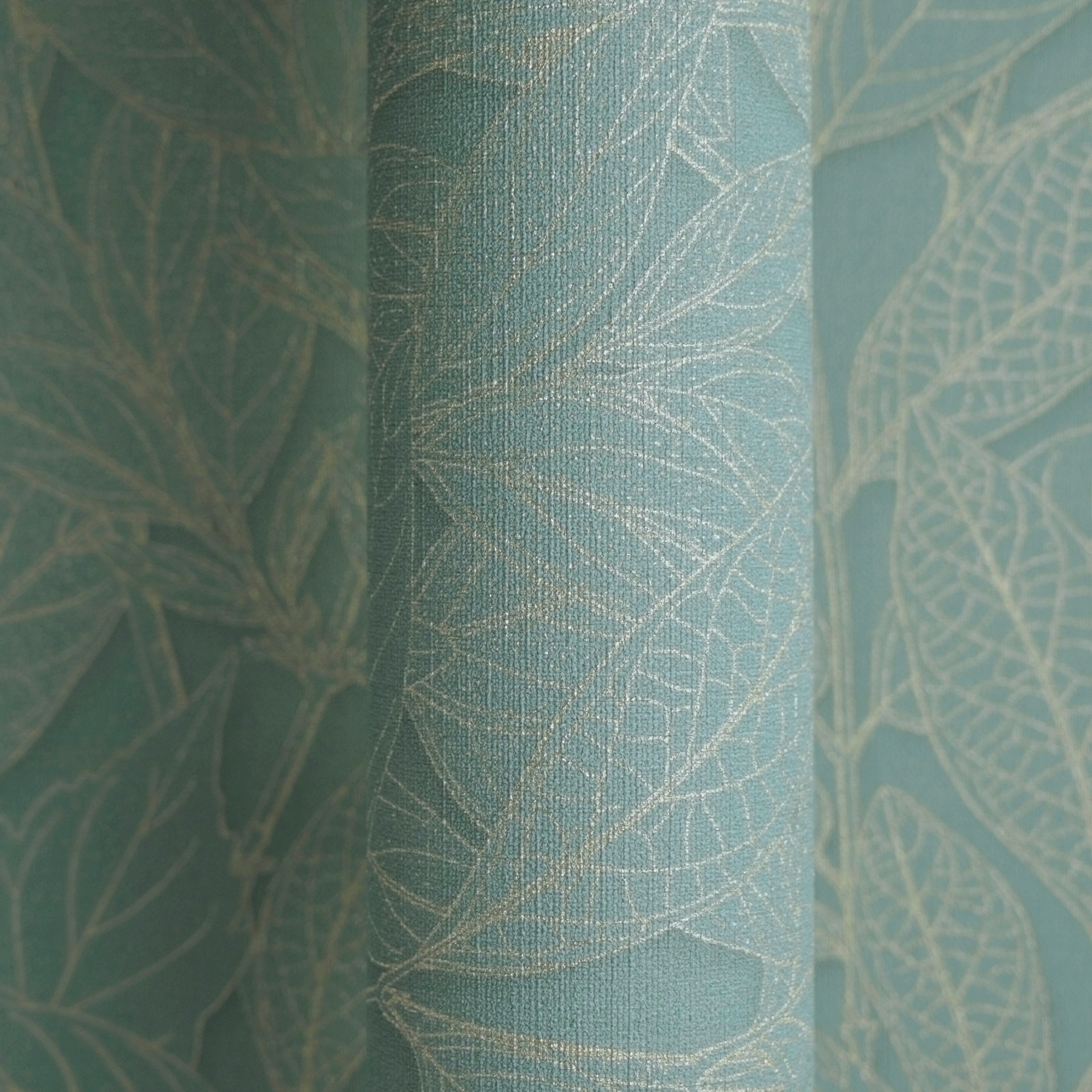 A.S. Création Vliestapete »Trend Spectrum Leaves – Elegantes Blätterdesign Vliestapete« botanisch | floral | leicht glänzend leicht strukturiert Großzügiges Blätterdesign mit matten und leicht glänzenden Details