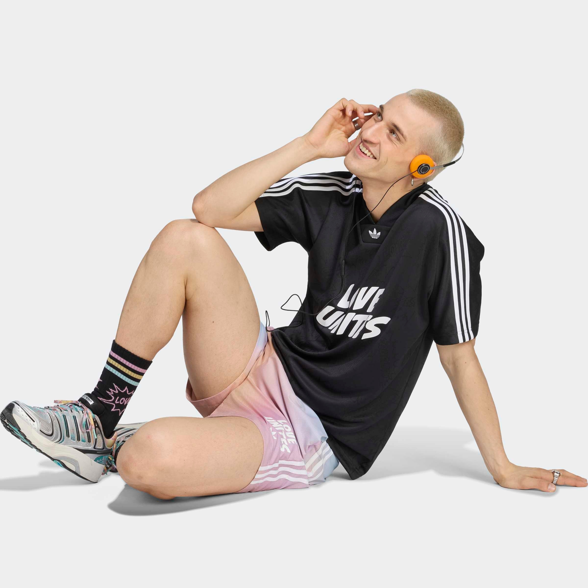 adidas Originals Shorts »PRIDE AOP«  für Schwimmen und Sportmode, ohne Verschluss, normal-weite Passform
