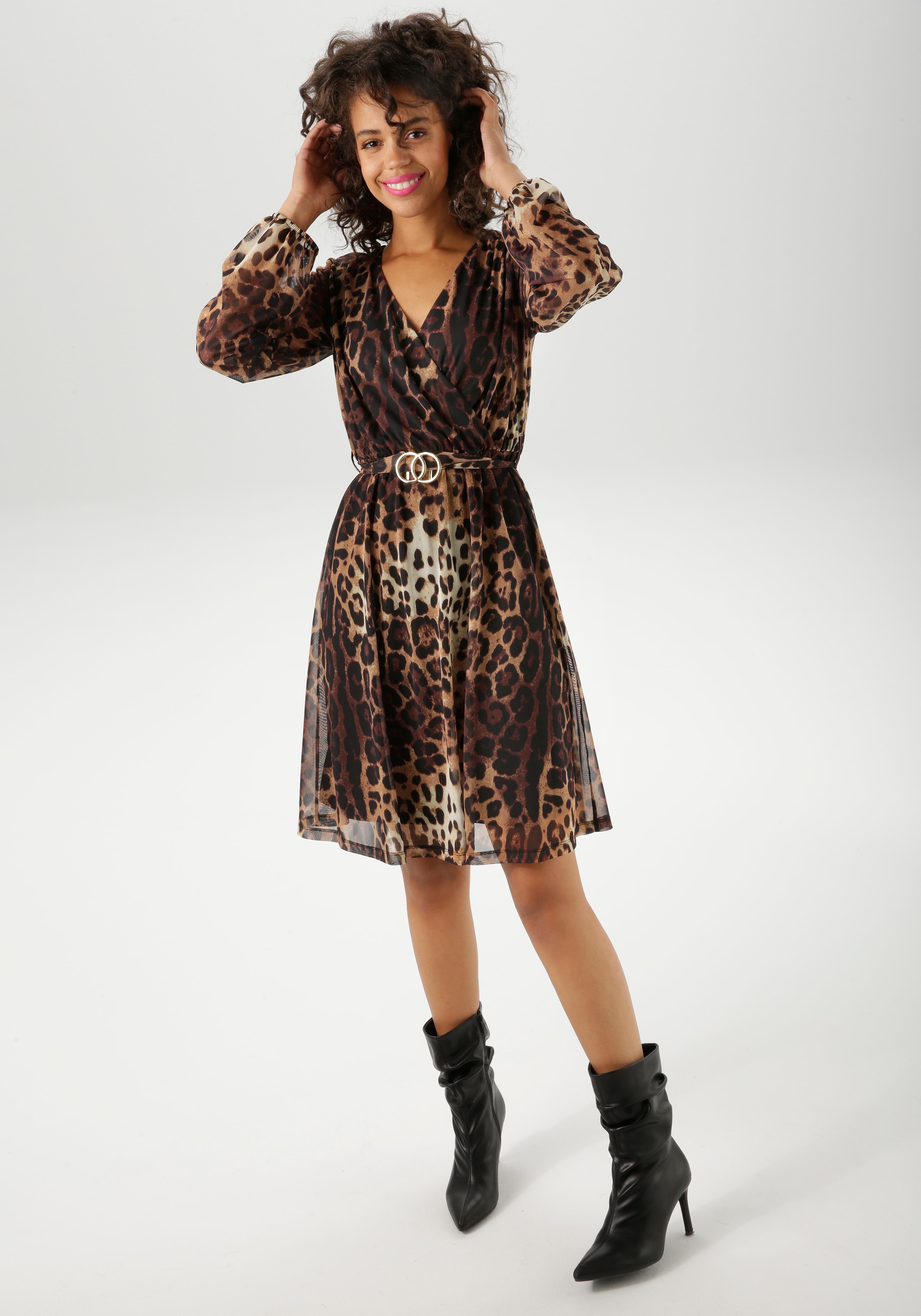 Aniston CASUAL Blusenkleid mit dekorativer Brosche am fixiertem Bindegürtel günstig online kaufen