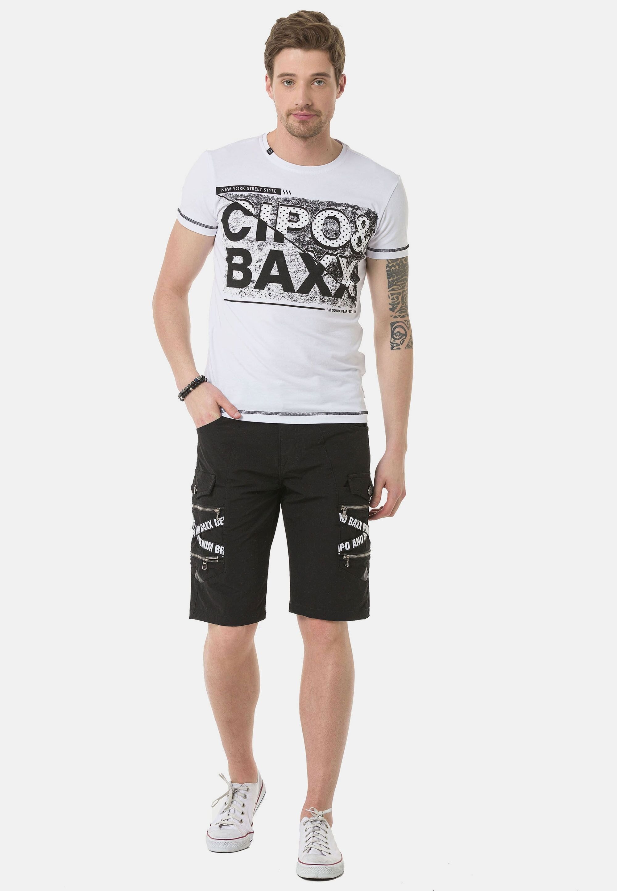 Cipo & Baxx Stoffhose »Capri-Shorts«, mit zahlreichen Taschen