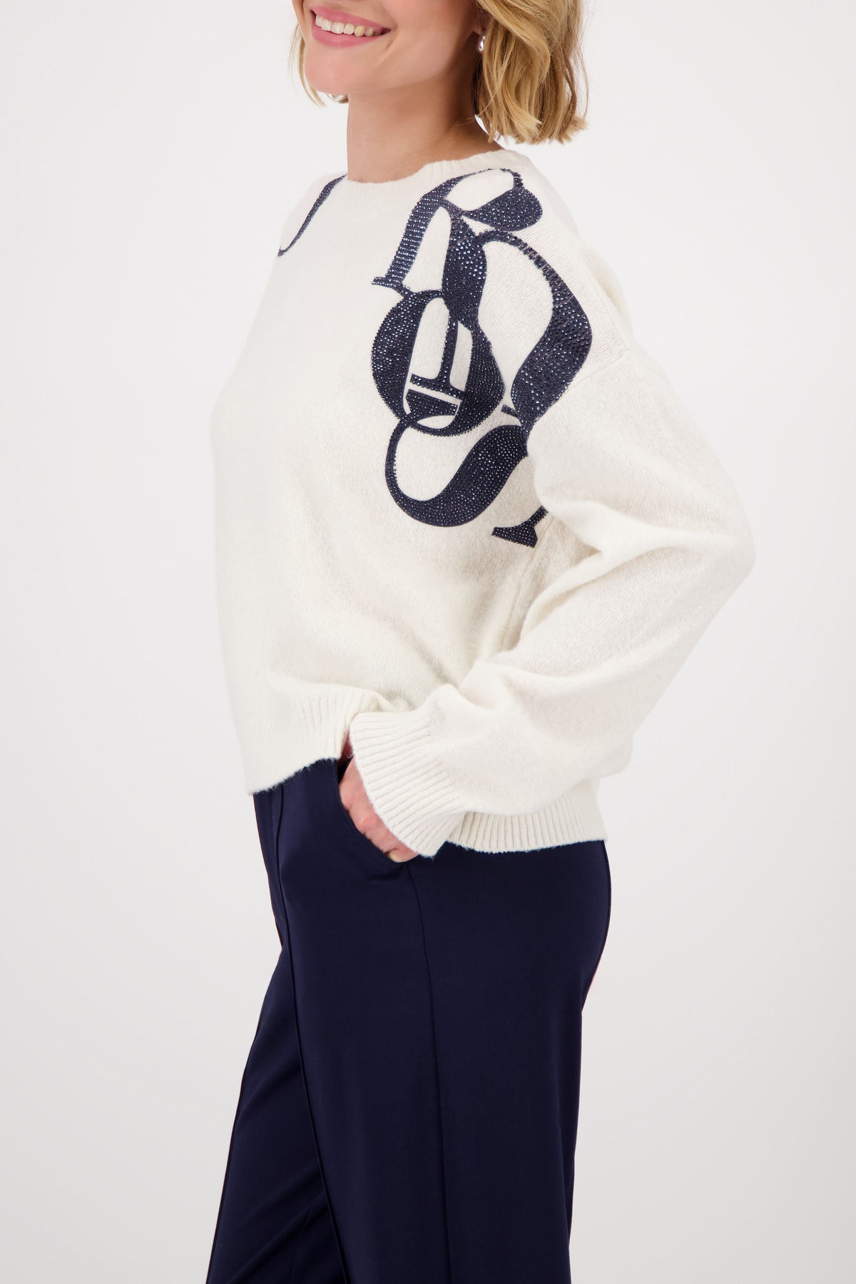 Monari Strickpullover »Pullover Buchstaben«, Regular fit mit Rundhalsausschnitt