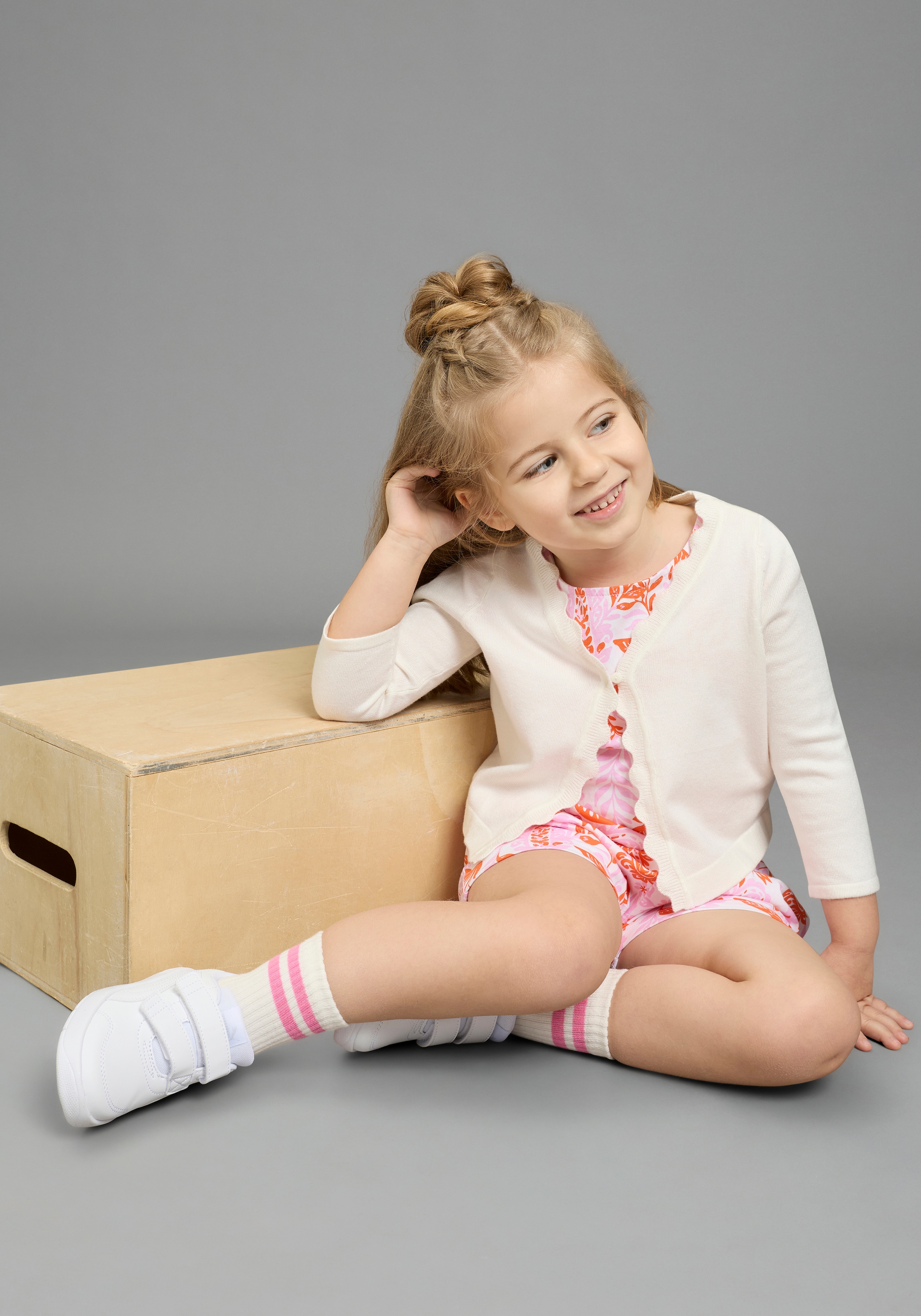 KIDSWORLD Strickjacke »Strickjacke mit schöner Wellenkante« 1-Knopf-Form, Langarm, aus Feinstrick