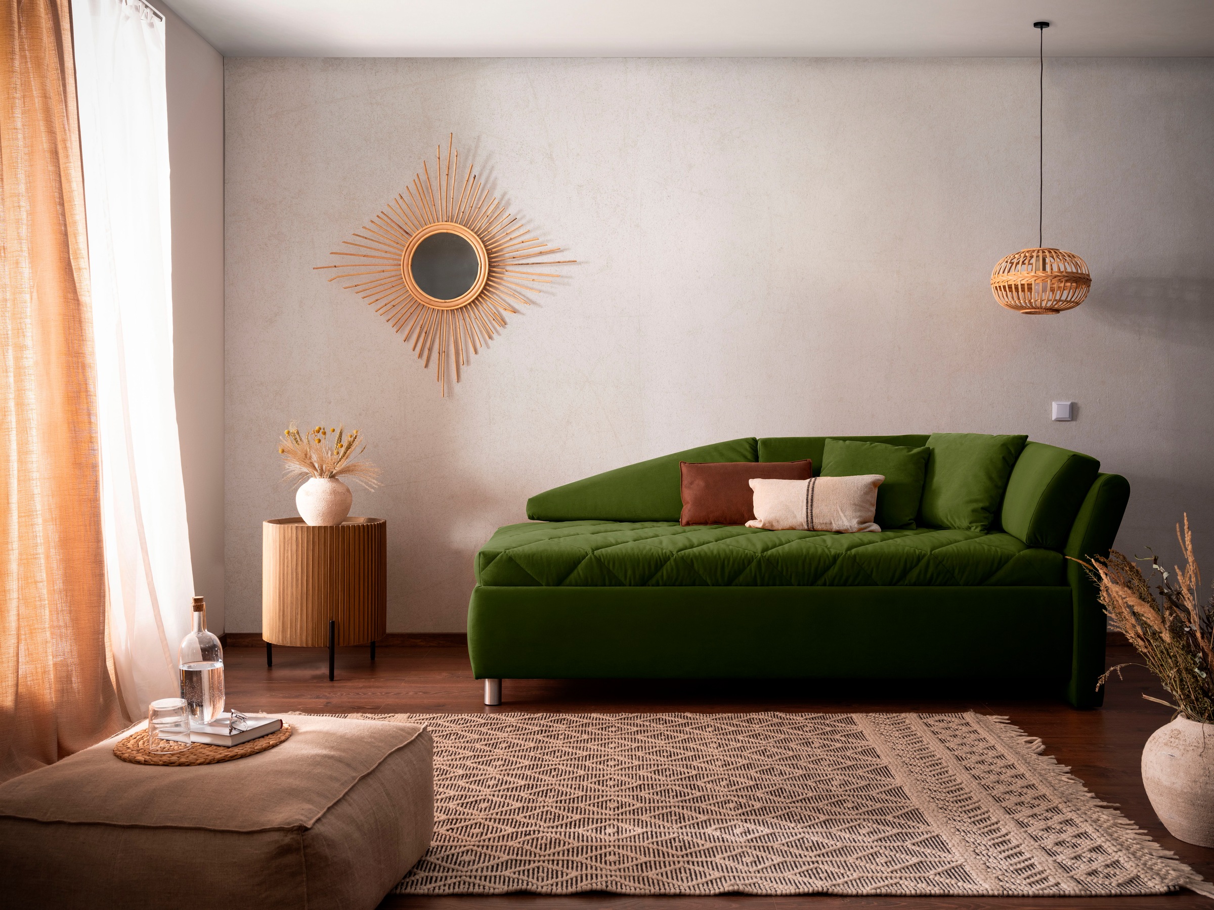 alina Schlafsofa »Lindsay«, Bettkasten, Zierkissen-Set aus: 2 Stk. 40x40cm, 1 Stk. 30x30cm
