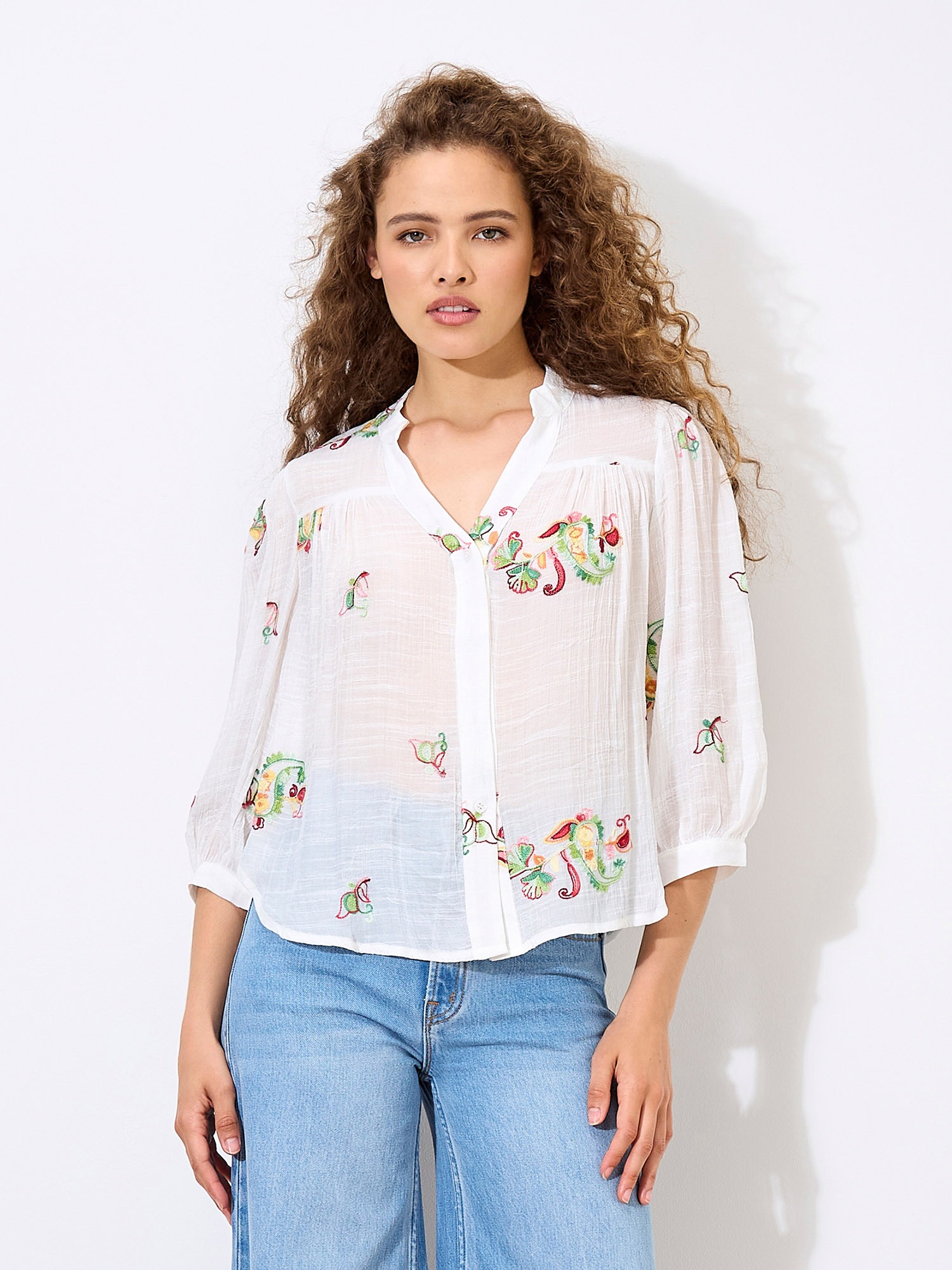 Apricot Blusentop "Bluse mit Blumen- und Paisley-Muster" mit Stickerei