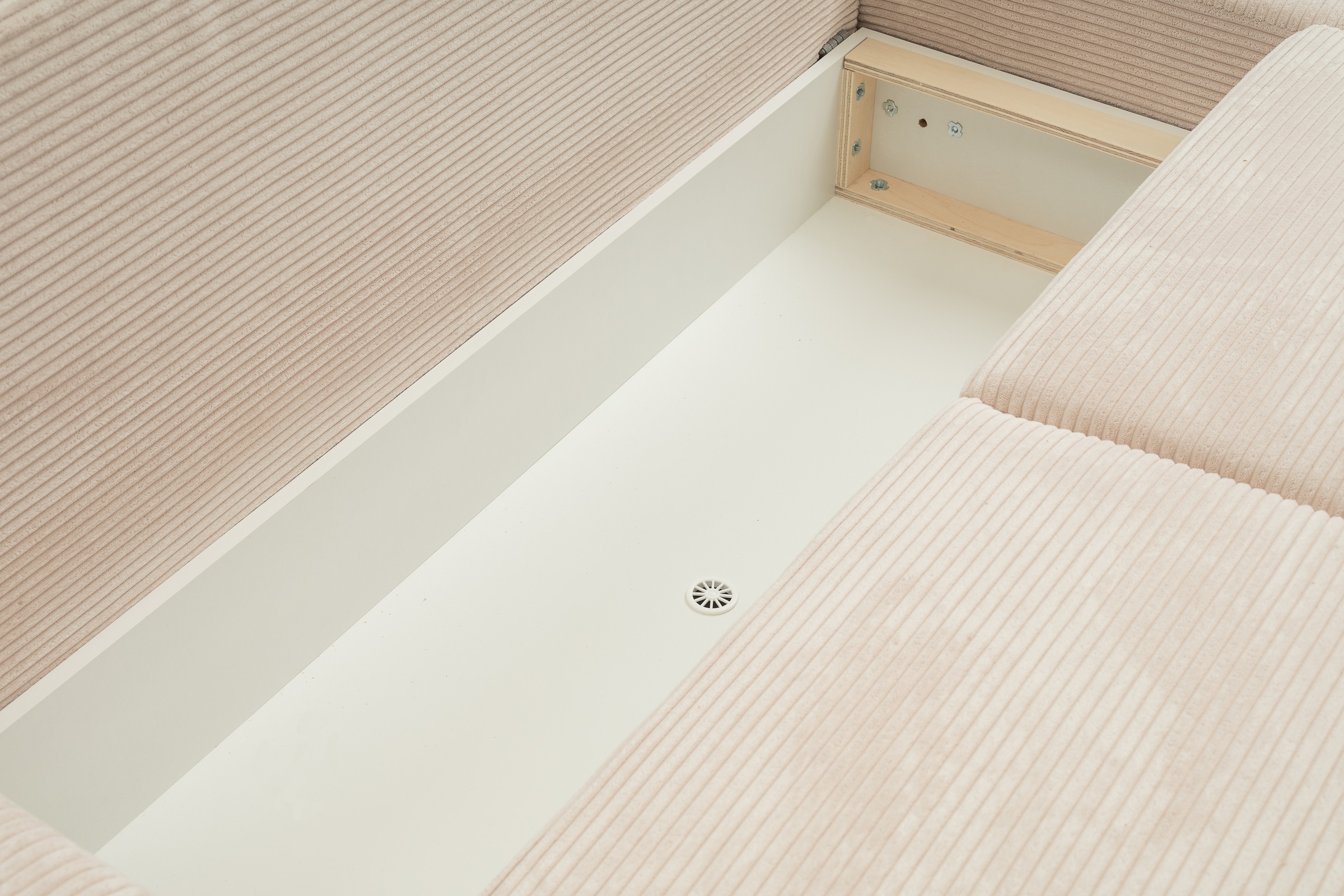 WERK2 Ecksofa »Riwa, modernes Sofa zum Kuscheln und Entspannen, Breite 300cm, L-Form«, Trendiges Ecksofa mit vielen Kissen, Schlaffunktion & Bettkasten