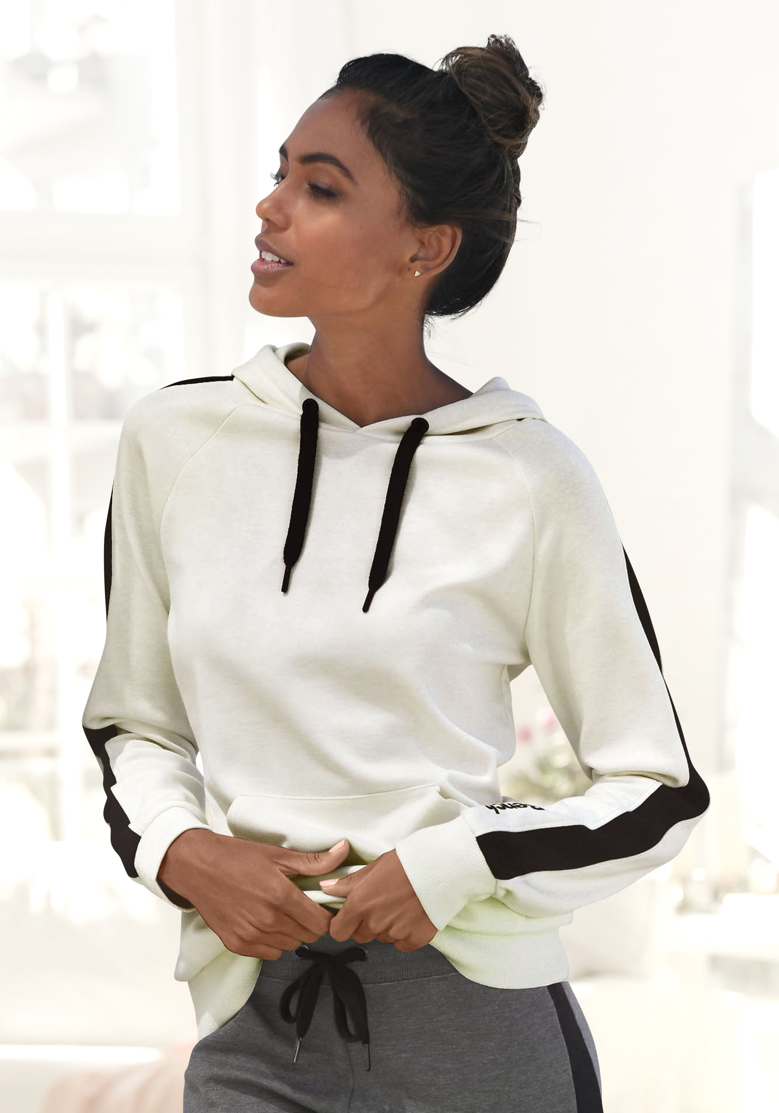 Bench. Loungewear Kapuzensweatshirt, mit Seitenstreifen und Kängurutasche, Home- und Loungewear Serie