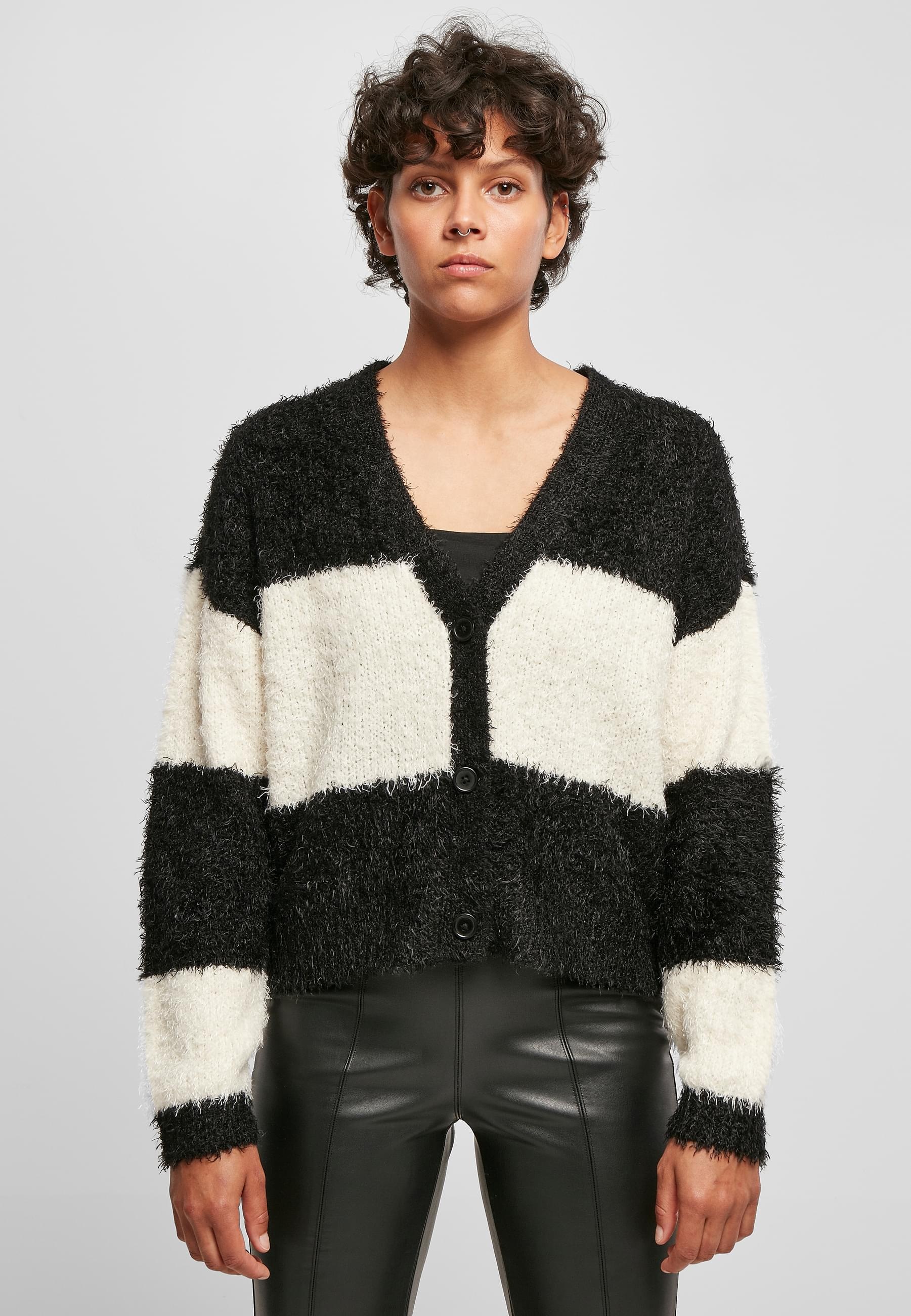 URBAN CLASSICS Strickjacke »Urban Classics Damen Ladies Short Oversized Feather Cardigan«