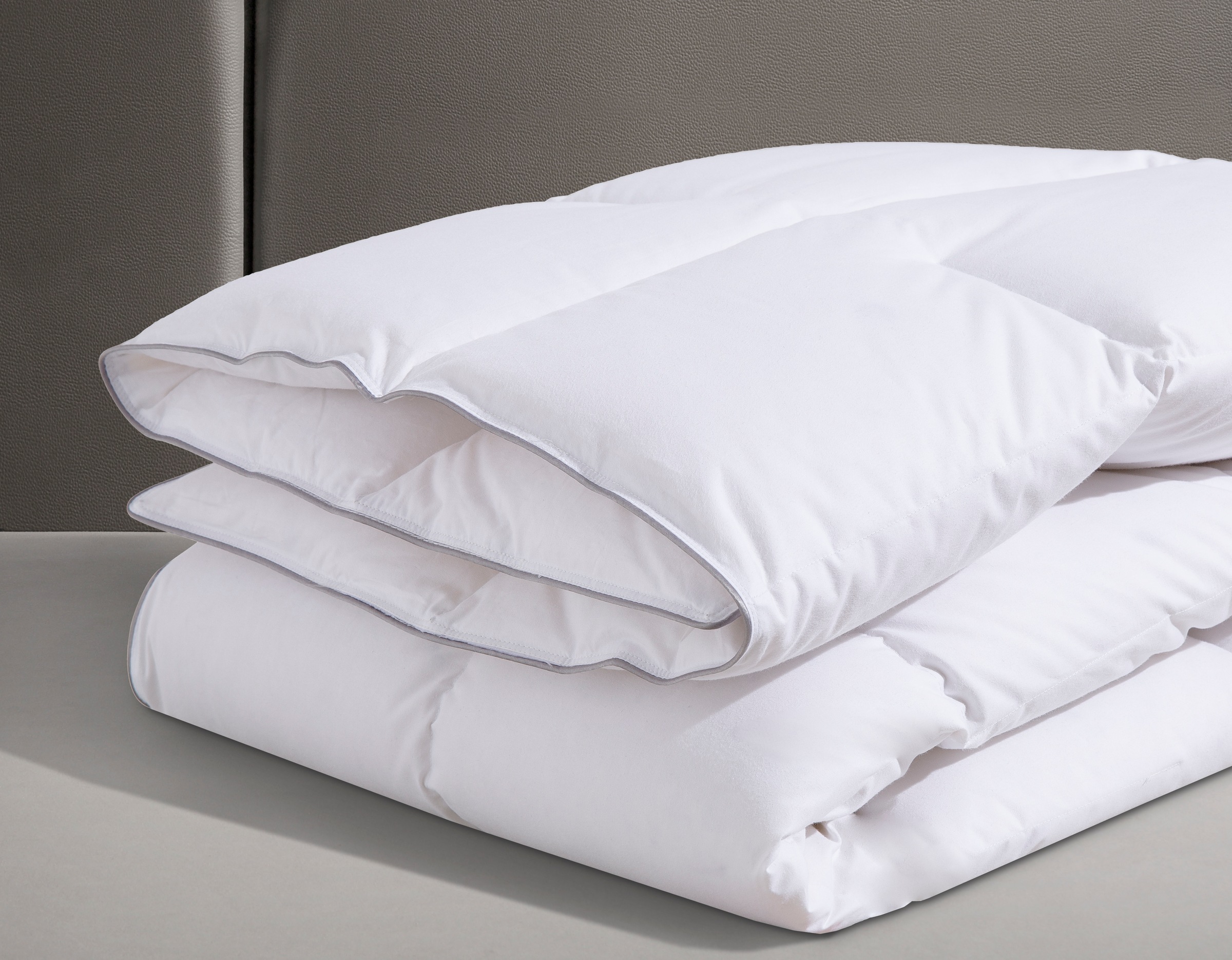 OBB Daunenbettdecke + Kopfkissen »Edition 125 Jahre, Bettendeckenset 2teilig, für Sommer oder Winter«, (Spar-Set), Decke mit Kissen 135x200 oder 155x220 cm, Made in Germany