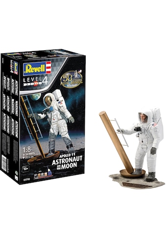 Revell® Modellbausatz »Apollo 11 Astronaut«, 1:8, Jubiläumsset mit Basis-Zubehör; Made... kaufen