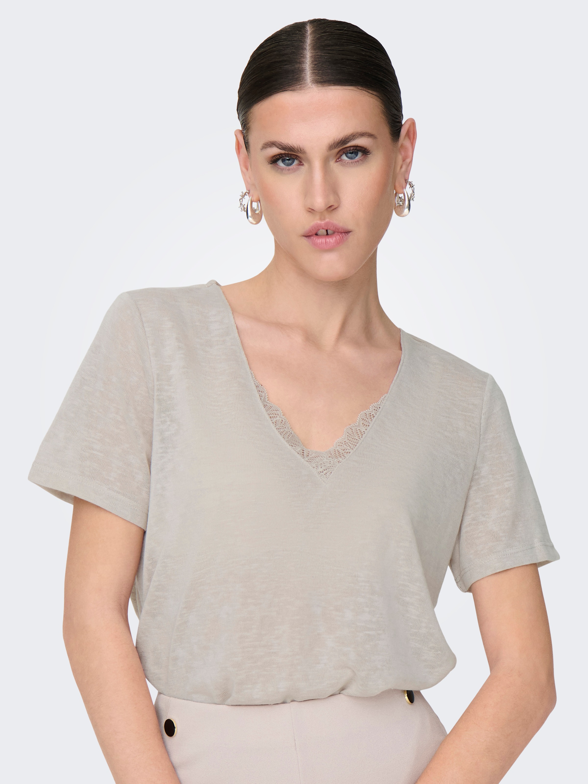 ONLY V-Shirt »ONLZOLA LIFE S/S V-NECK LACE TOP JRS«