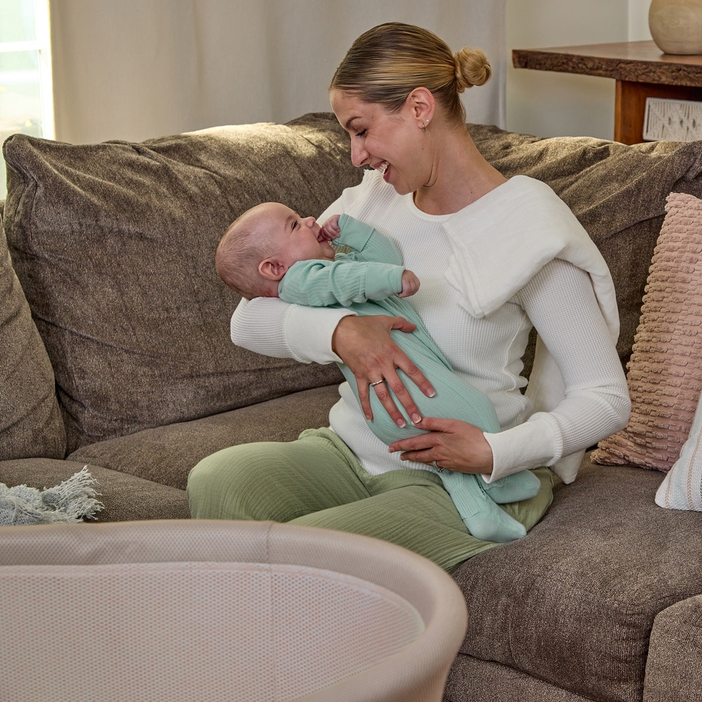 ingenuity Baby-Reisebett »Snooze & Stow™ Easy-Folding Bassinet, beige« faltbar