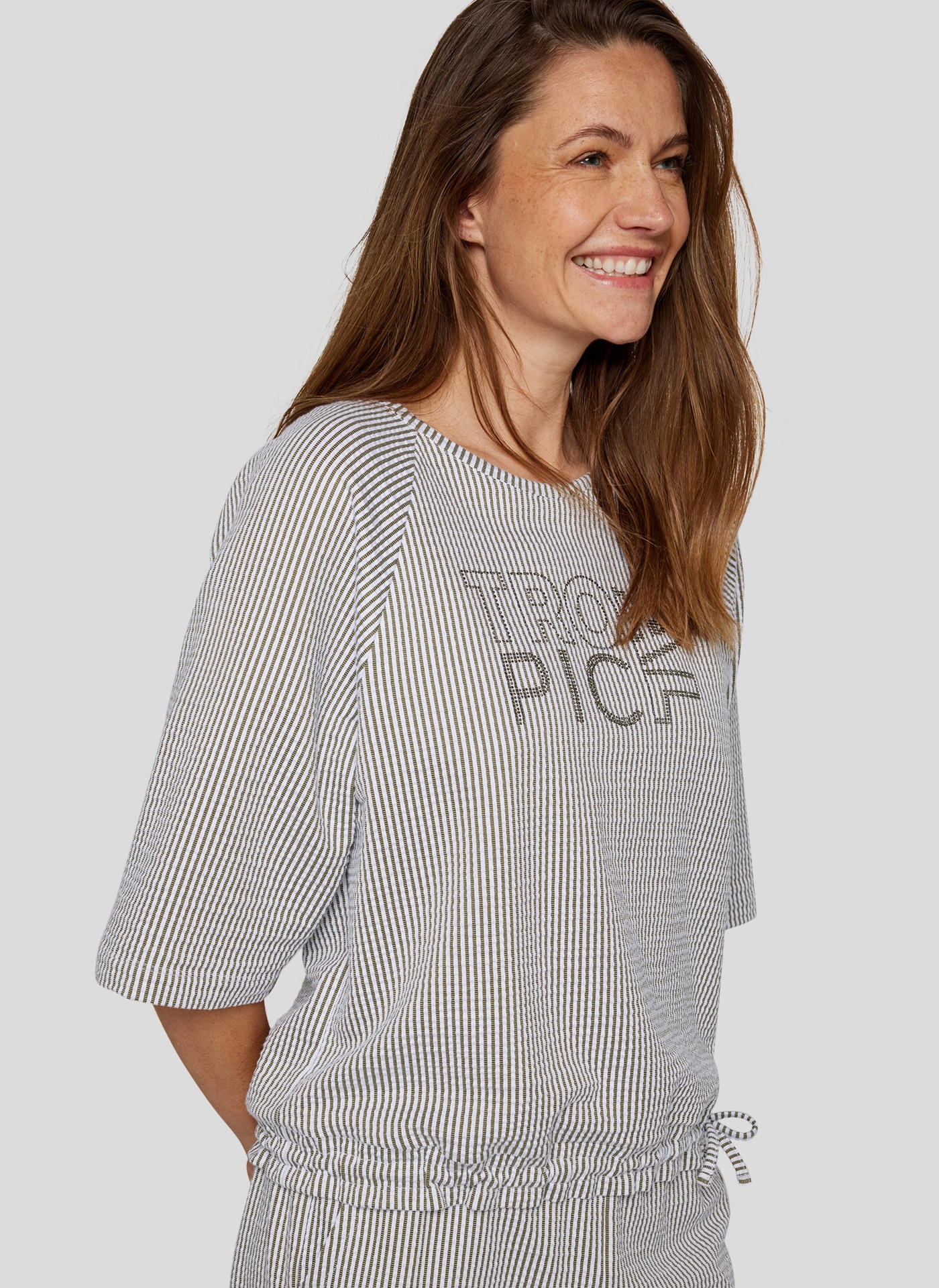 Rabe Kurzarmshirt, im Streifen-Look und mit Bindung am Saum