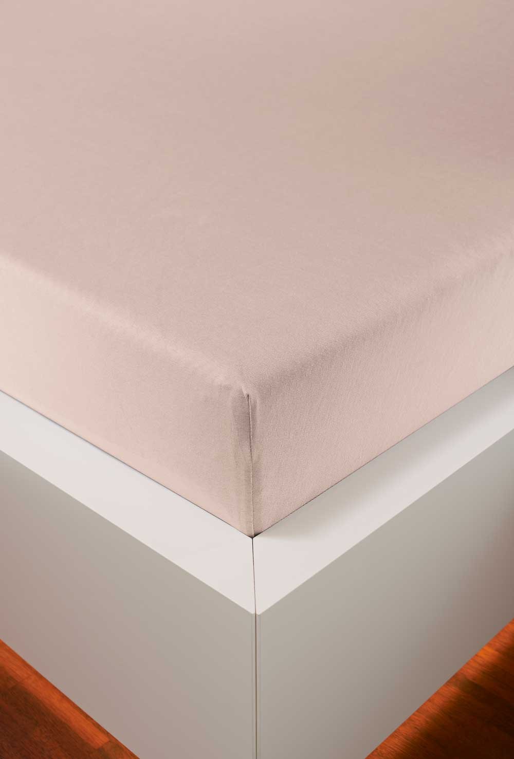 bellana Spannbettlaken "bellana deluxe mit Elasthan, Jersey 230 g/m², Premium-Qualität" mit 5% Elasthan, für Matratzen bis 35cm Höhe, bügelfrei, faltenfrei