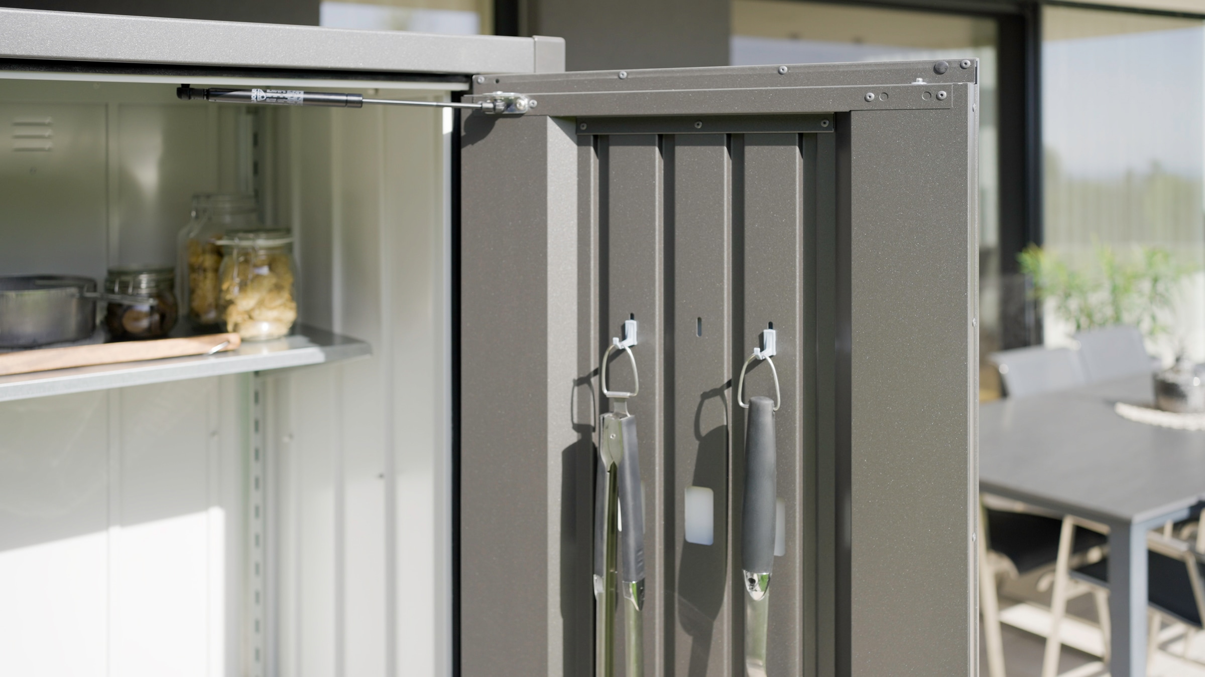 Biohort Mehrzweckschrank »Romeo Gr. L high, verschiedene Farben«, 132x87x181 cm, der ideale Terrassenschrank aus Metall