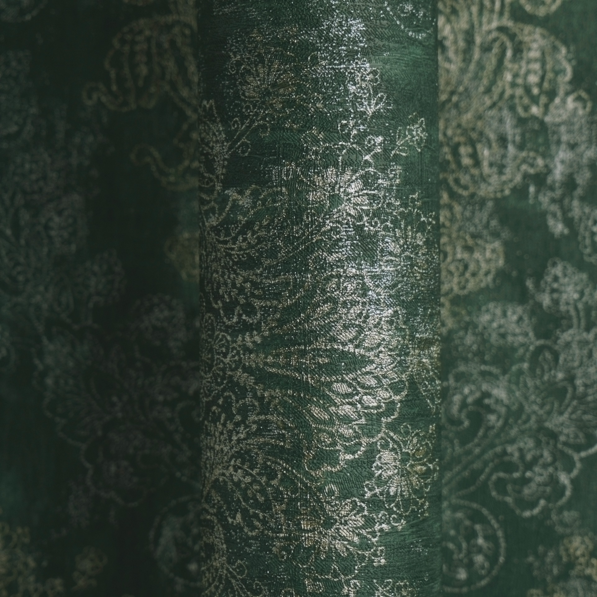 A.S. Création Vliestapete »Trend Spectrum Baroque – Glänzendes Ornament Vliestapete« Barock | metallic | ornamental leicht strukturiert Elegantes Barockornament mit glänzenden Metallic-Akzenten
