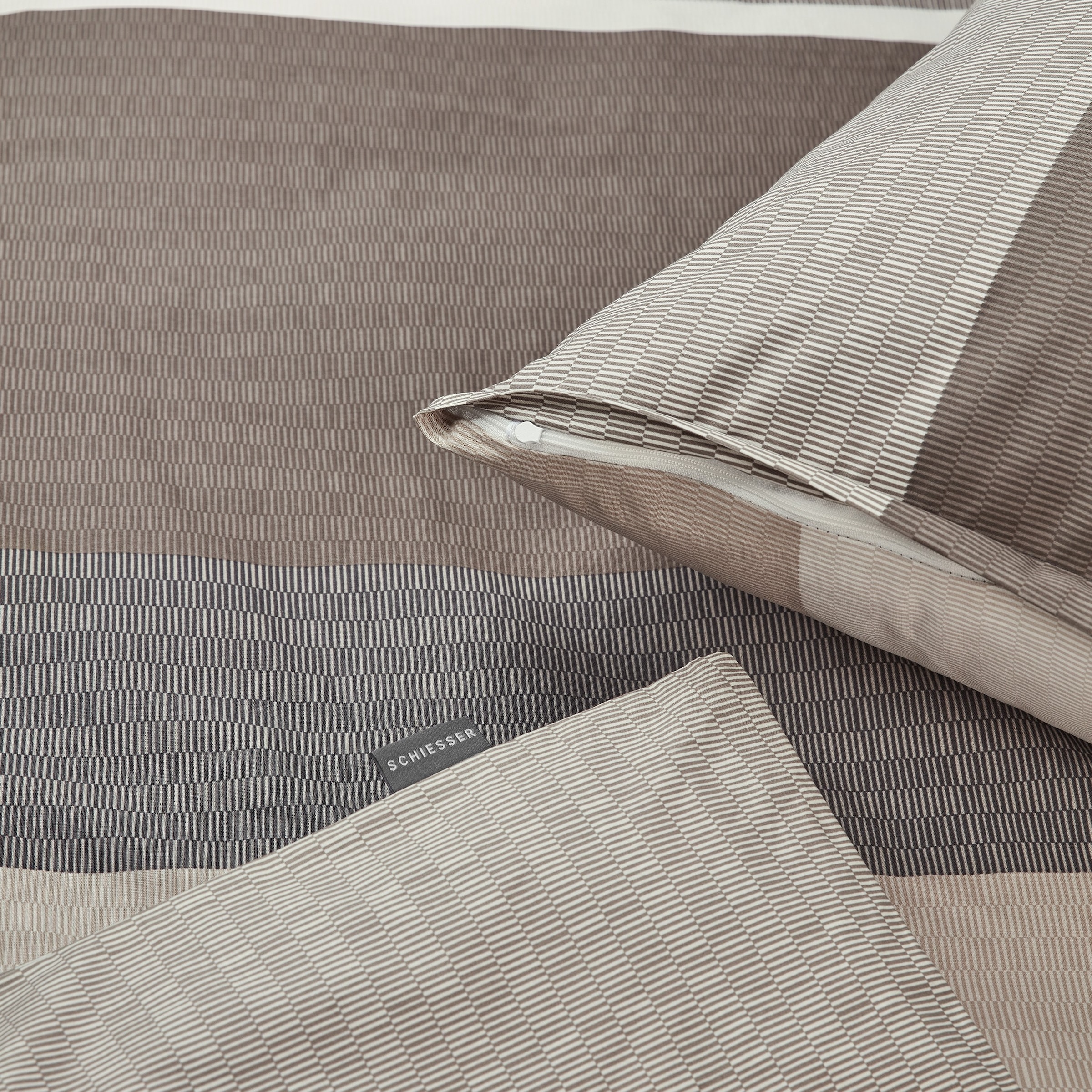 Schiesser Bettwäsche »Endy Stripes aus weicher Baumwolle mit großen und kleinen Streifen«, Made in Green