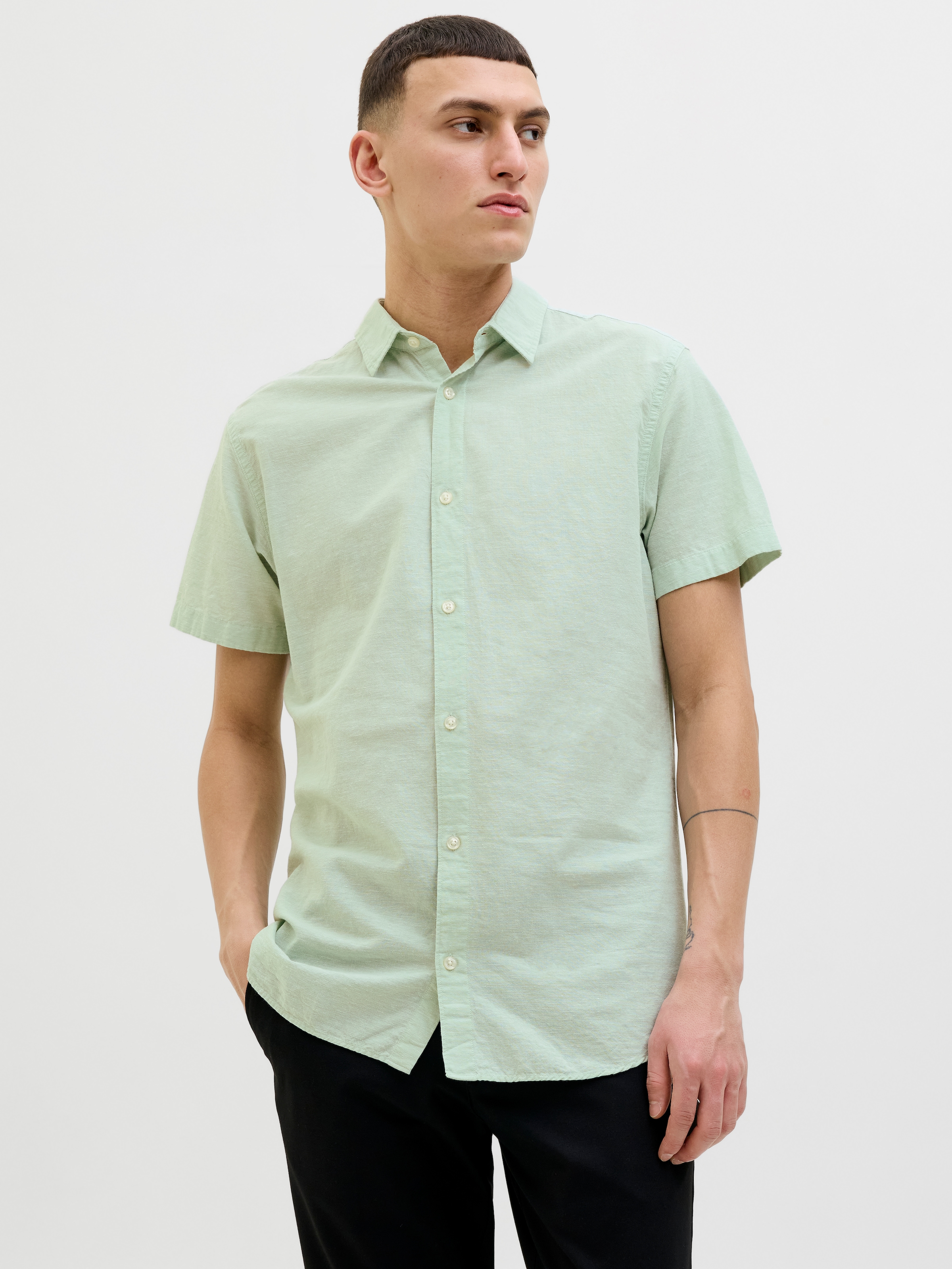 Jack & Jones Kurzarmhemd »JJEBREEZE SHIRT SS SN«, mit Hemdkragen