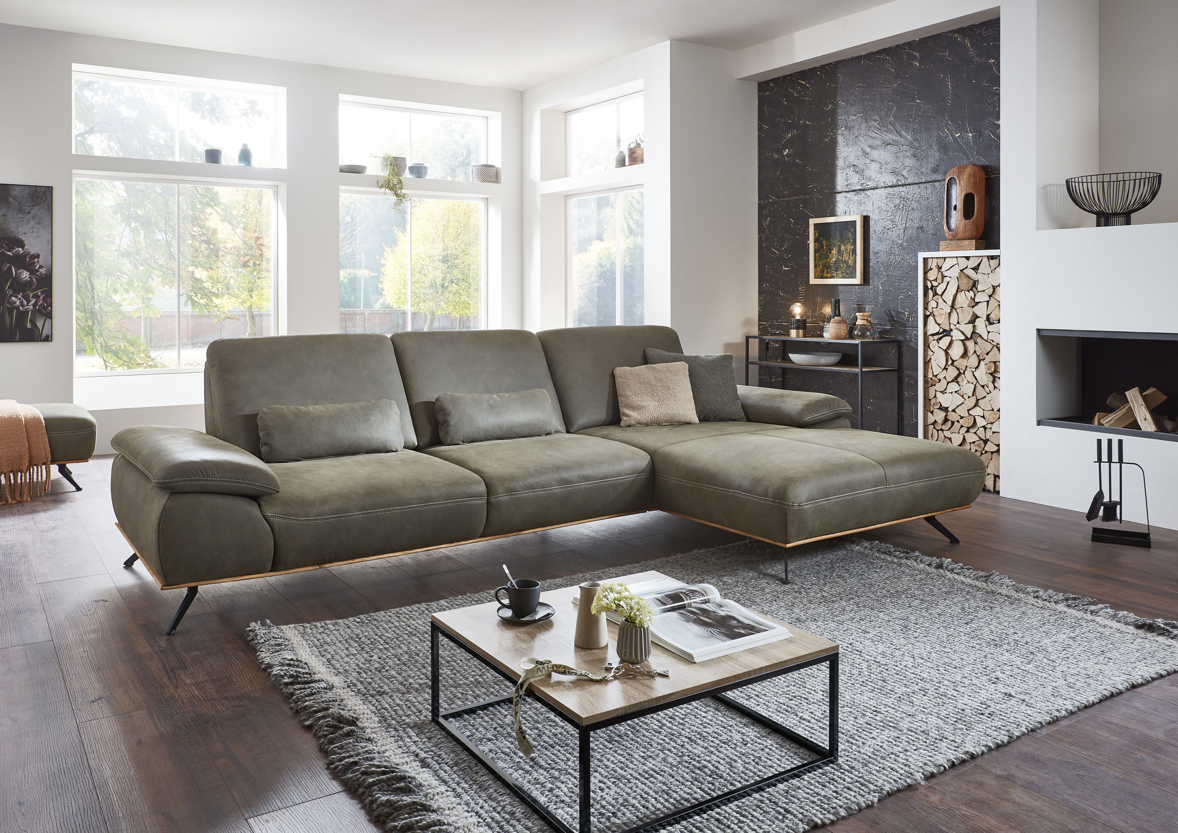 Die PlanBar Ecksofa "PN-EM18063 L-Form, B: 322 cm" wahlweise mit echt bezogenem Rücken und Sitztiefenverstellung