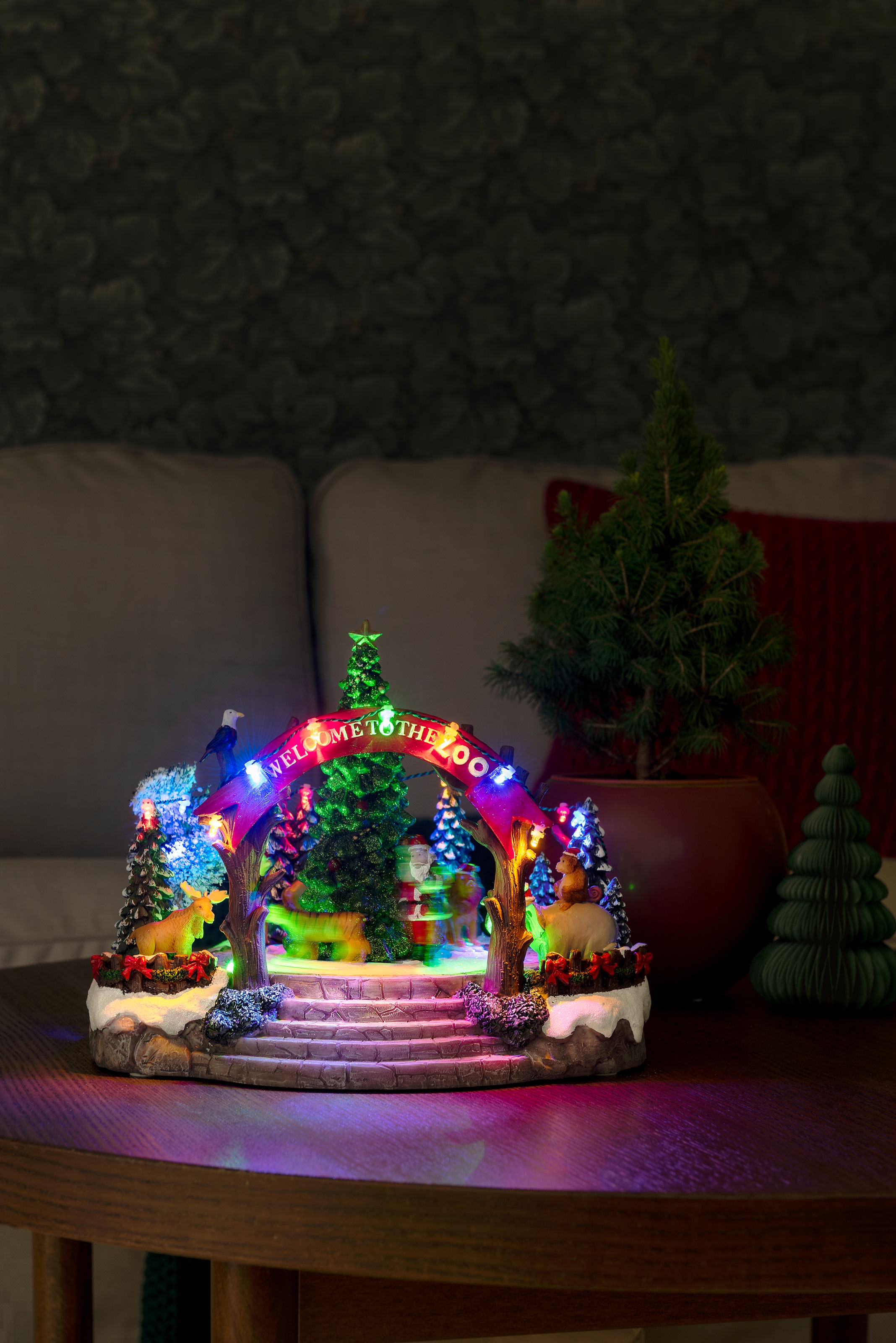 KONSTSMIDE Weihnachtsszene »Weihnachtsdeko«, mit Musik, 19 Dioden