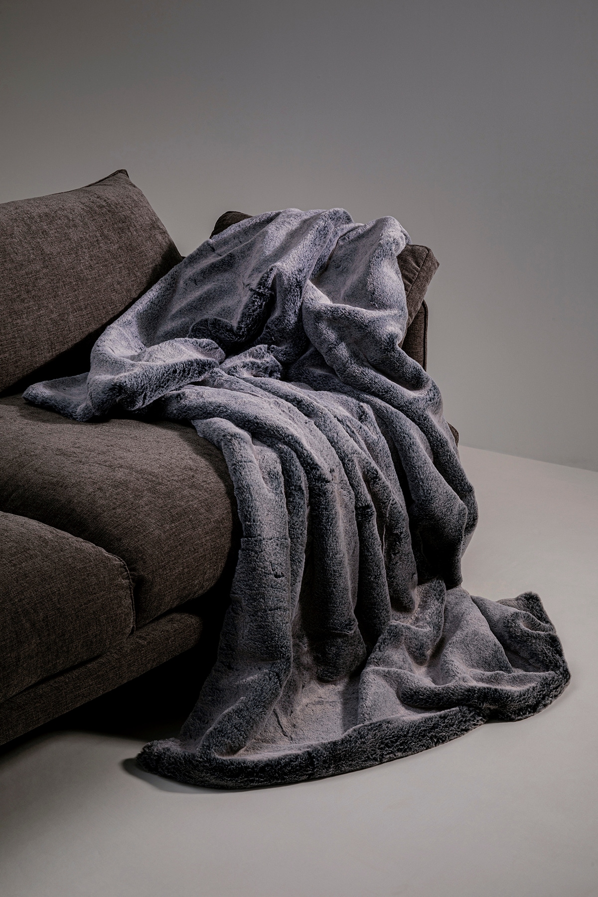 Kare Design Tagesdecke »Wohndecke Mika, Kunstfelldecke, 150x200 cm« flauschig und warm