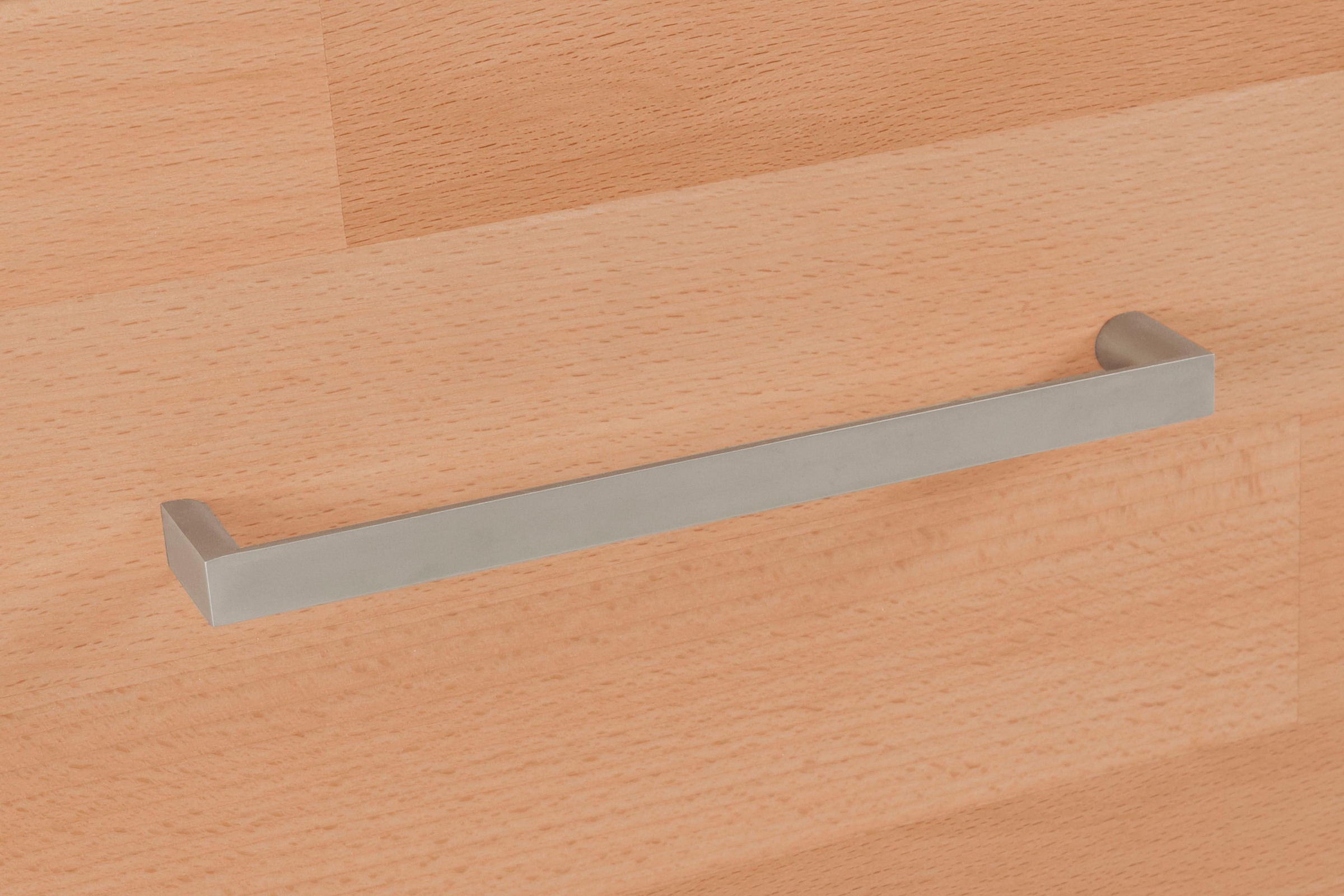 Home affaire Lowboard »Ribe,160cm breit, Fronten Massivholz,6 Fächer,Kabeldurchführung«, Korpus Holzwerkstoff,Glaseinsatz aus gehärtetem Glas,Böden versetzbar