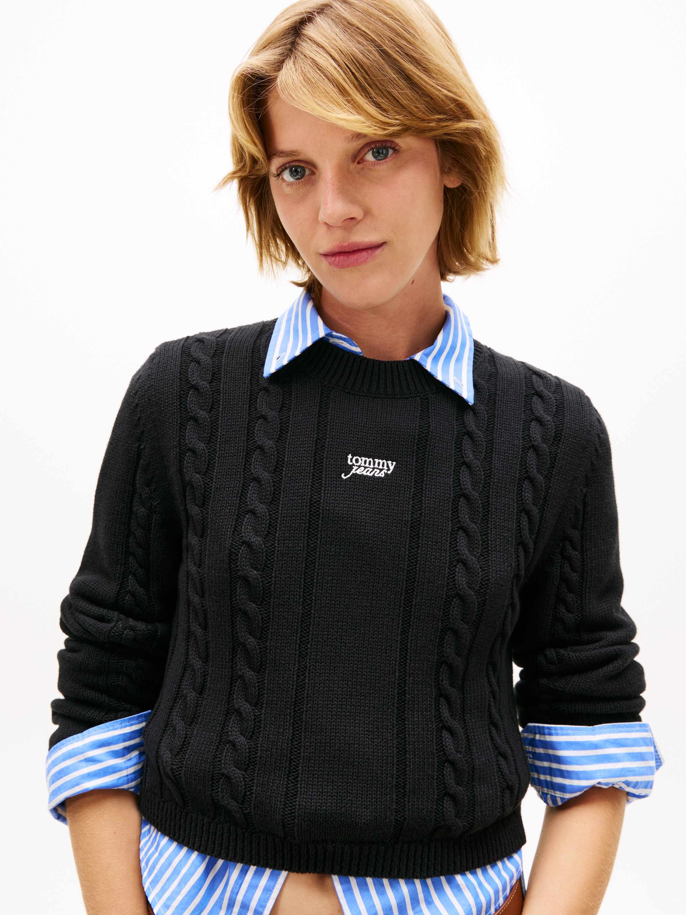 Tommy Jeans Strickpullover "TJW CABLE SCRIPT SWEATER" mit Zopfmuster günstig online kaufen