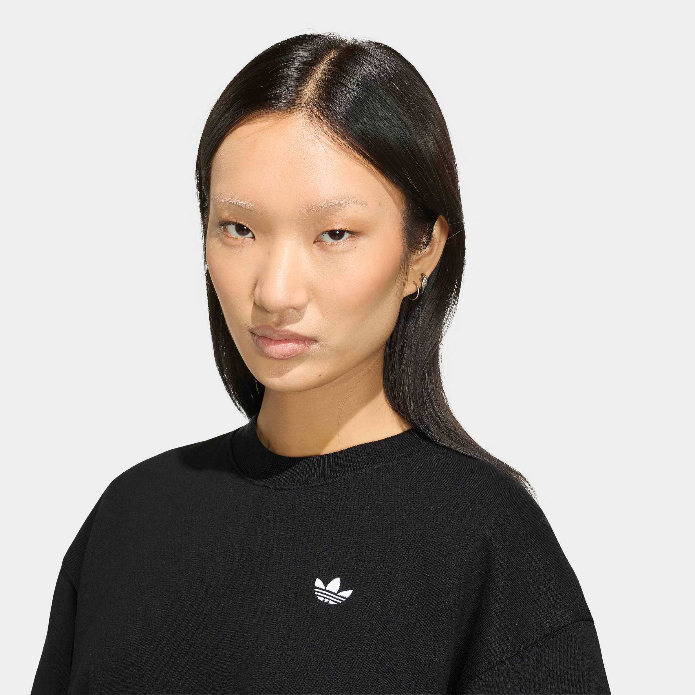 adidas Originals Sweatshirt »ESS FL CRW OS«, mit Rundhalsausschnitt, ohne Verschluss, in normaler Schnittform
