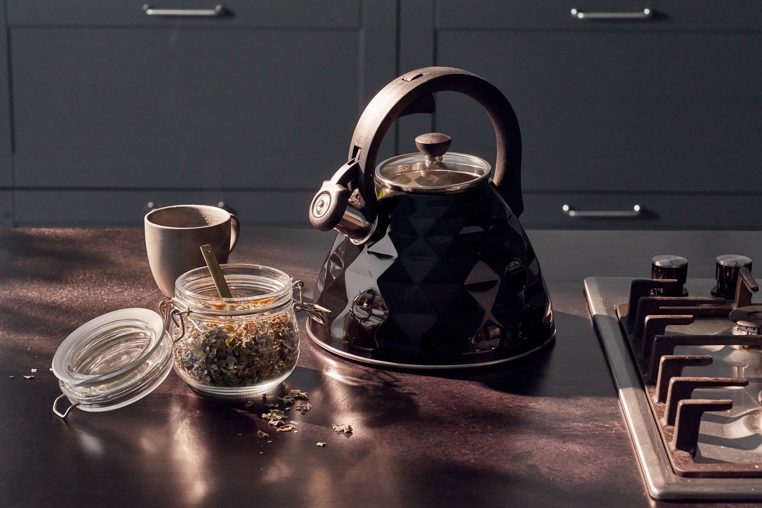RESTO Kitchenware Wasserkessel »Almaaz, im Geschenkkarton«, Edelstahl 18/10, (2 tlg.), Flötenkessel, geeignet für alle Herdarten, auch Induktion