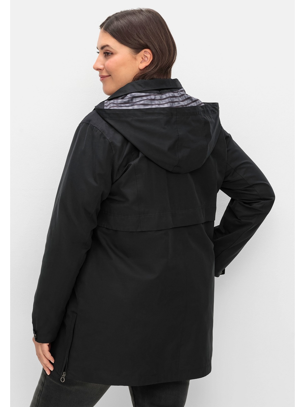 Sheego Outdoorjacke »Große Größen«, mit Kapuze, mit gestreiftem Futter, wasserabweisend