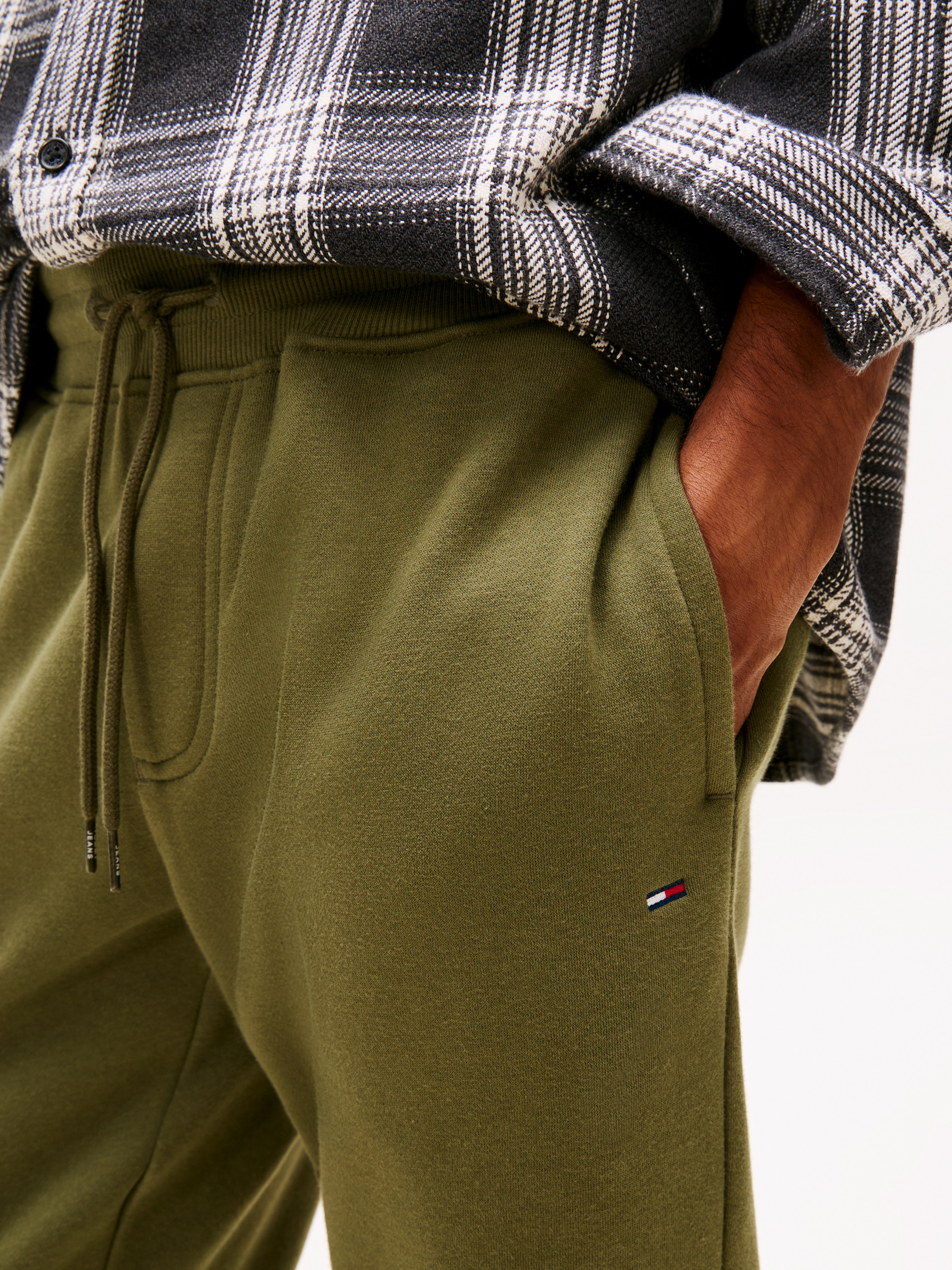 Tommy Jeans Sweathose »TJM SLIM S FLAG SWEATPANT«  Mit Kordelzug