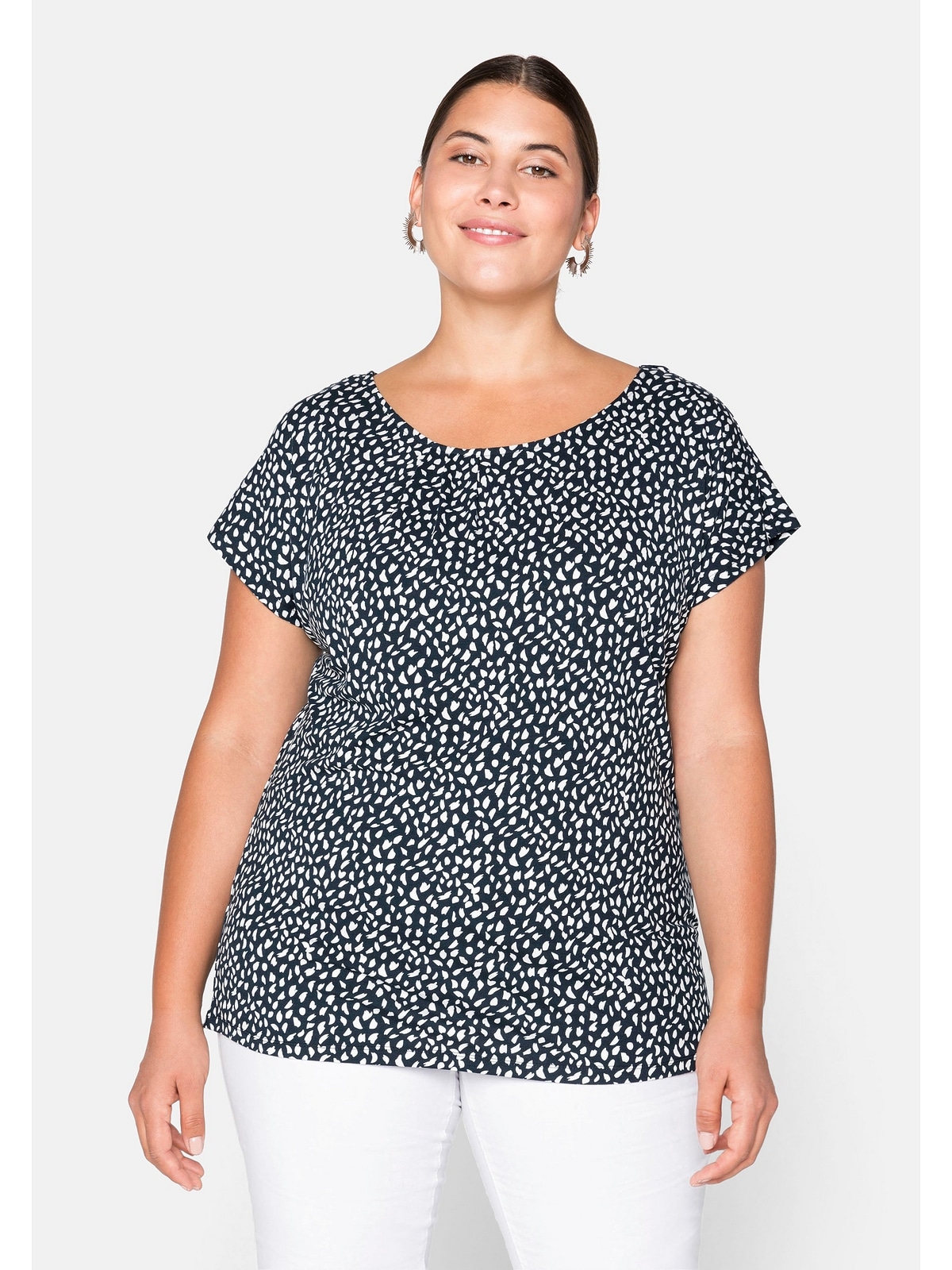 Sheego T-Shirt »Große Alloverdruck Größen«, für mit | BAUR gelegten kaufen Falten und