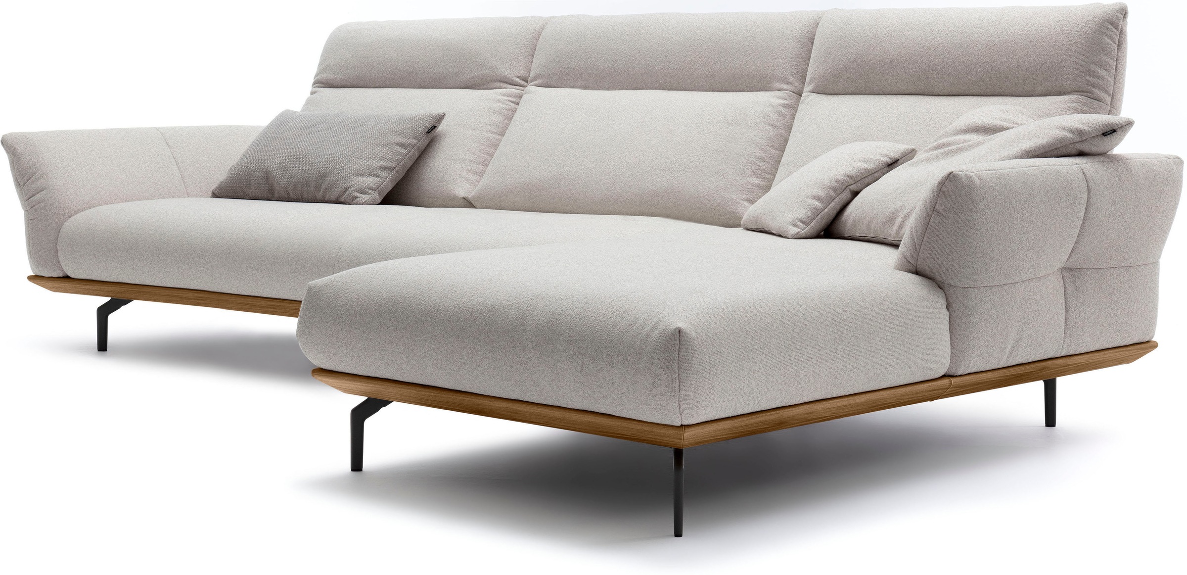Creation BY ROLF BENZ Ecksofa »CR.460«, Sockel in Nussbaum, Winkelfüße in Umbragrau, Breite 338 cm