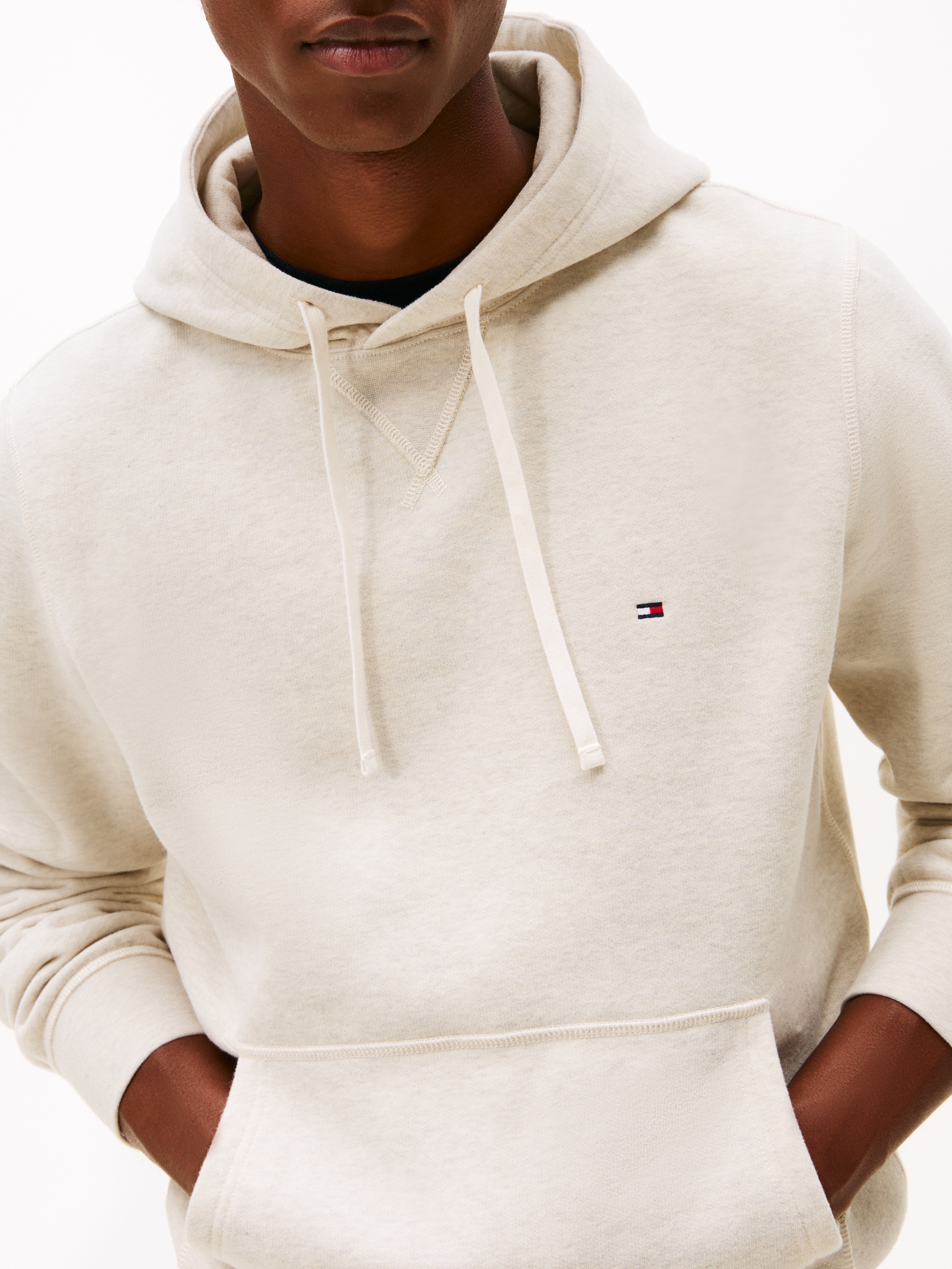Tommy Hilfiger Hoodie »ESS SEASONAL FLEECE HOODY«, mit Logostickerei